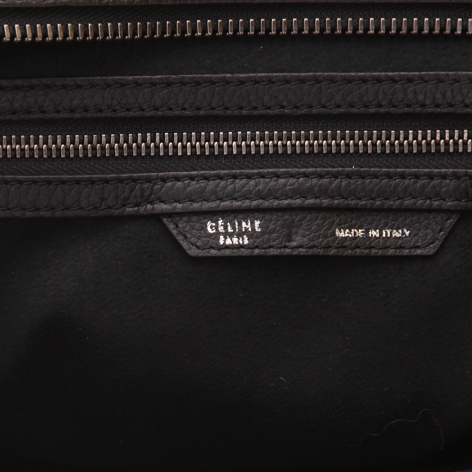 Celine Luggage handbag in black grained leather - Detail D2