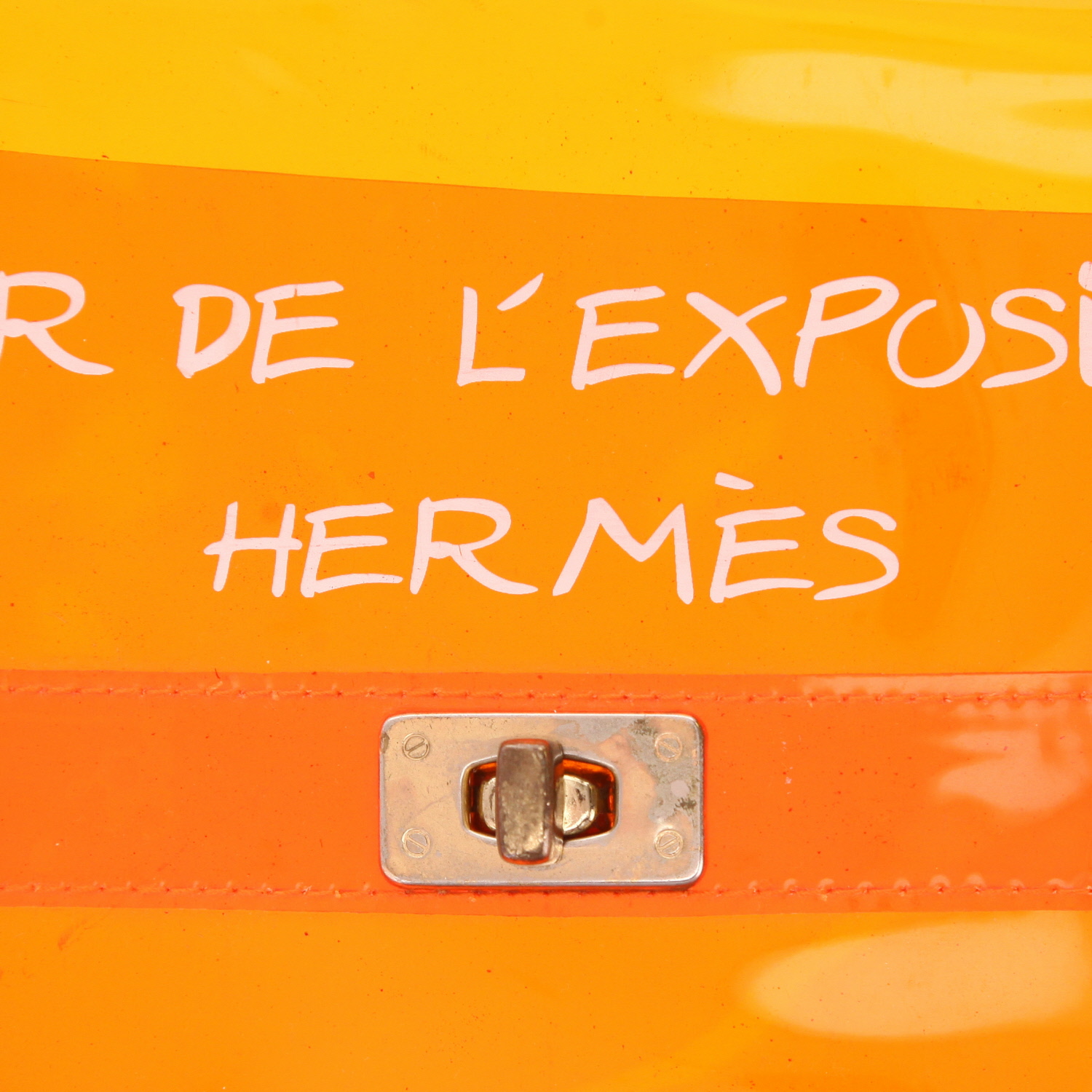 Bolso de mano Hermès  Kelly Plastic en vinilo naranja - Detail D2