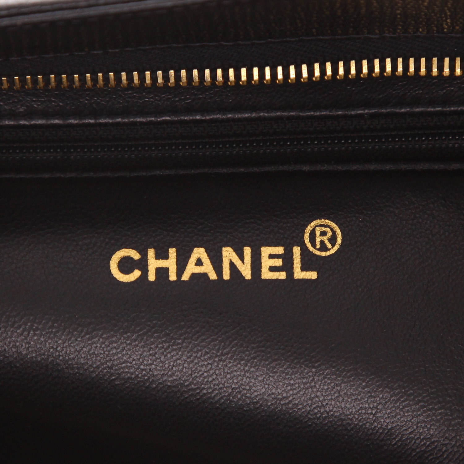 Borsa Chanel  Medaglione in pelle martellata nera trapuntata - Detail D2