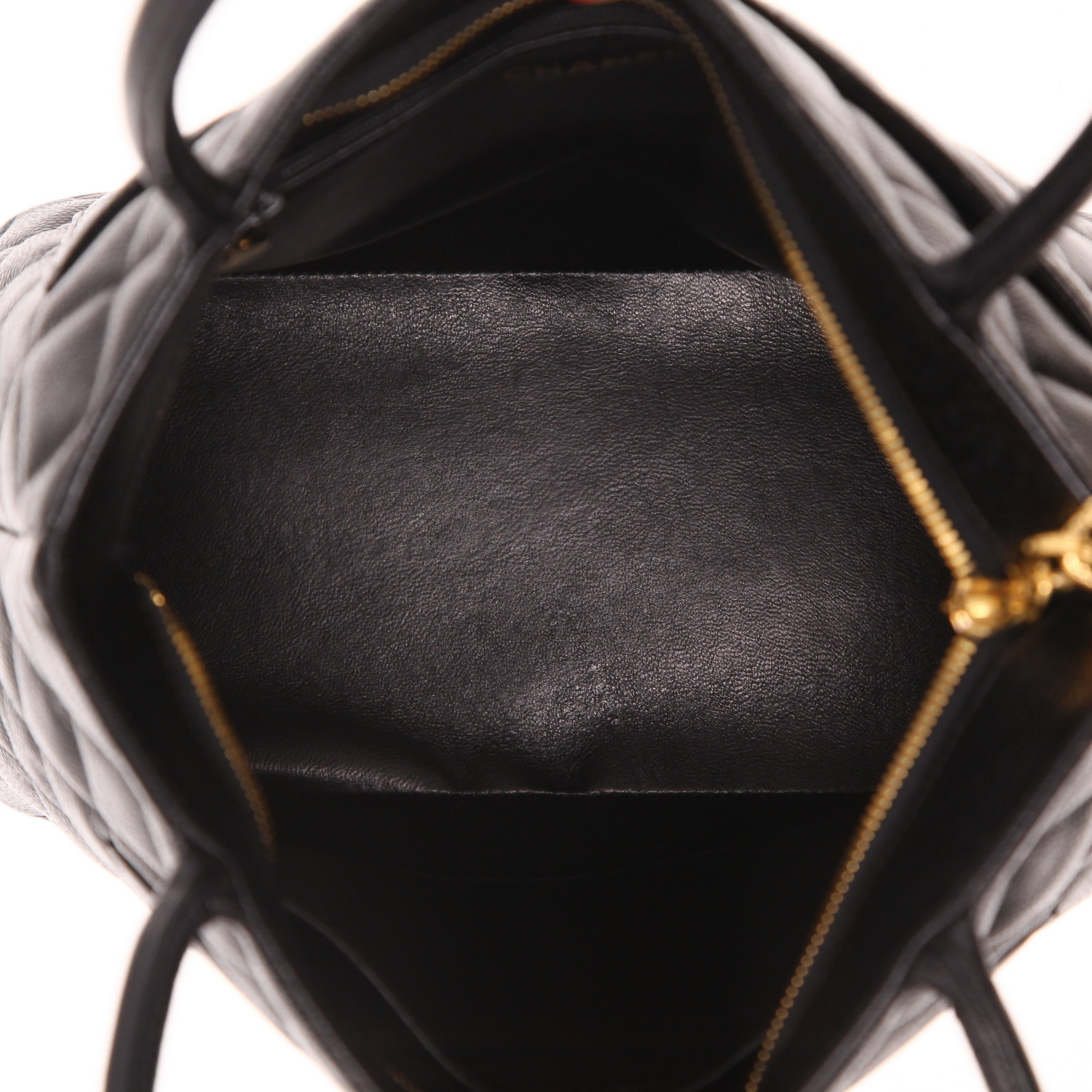 Bolso de mano Chanel  Con medallón de piel granulada acolchada negra - Detail D3