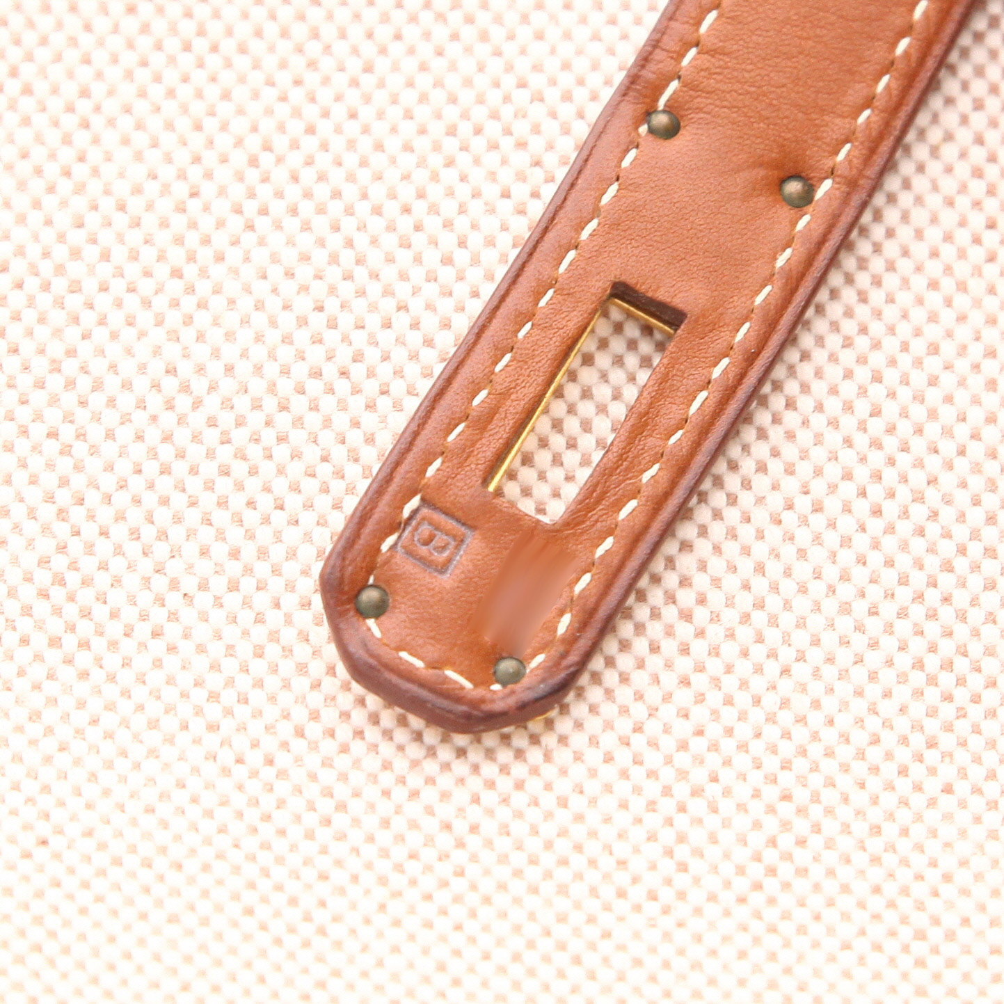 Bolso Hermès Birkin de 35 cm en piel Barénia Fauve y lona beige - Detail D4