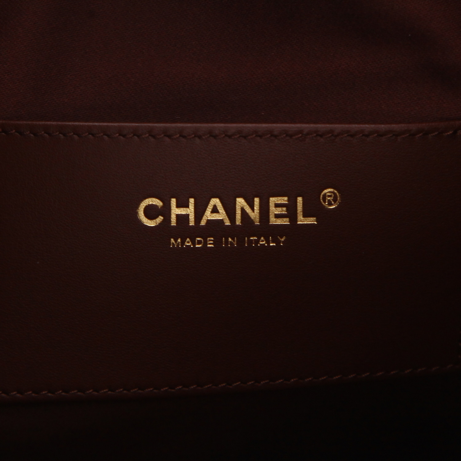 Chanel 25 handbag in brown grained leather - Detail D2