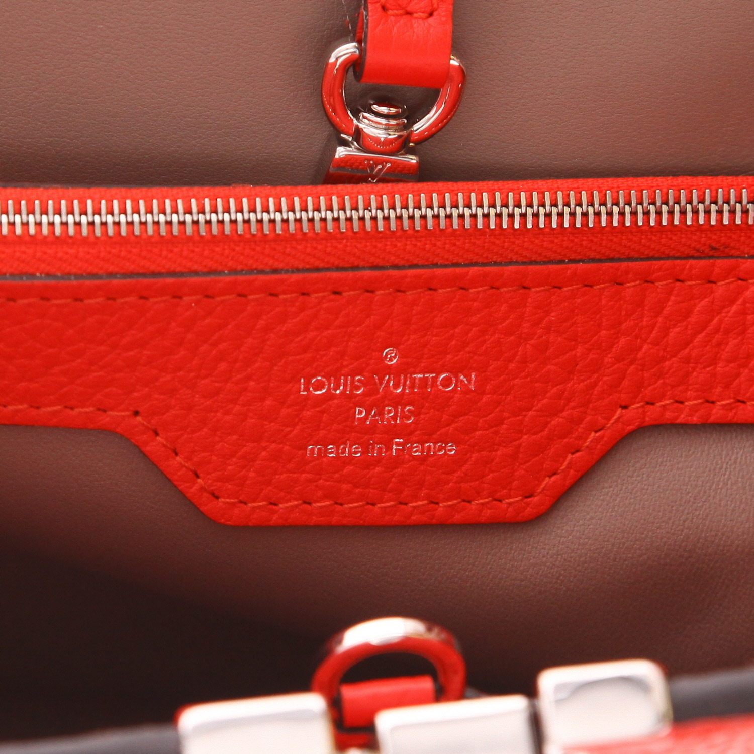 Louis Vuitton Capucine handbag in red ‘Clémence’ calfskin - Detail D2