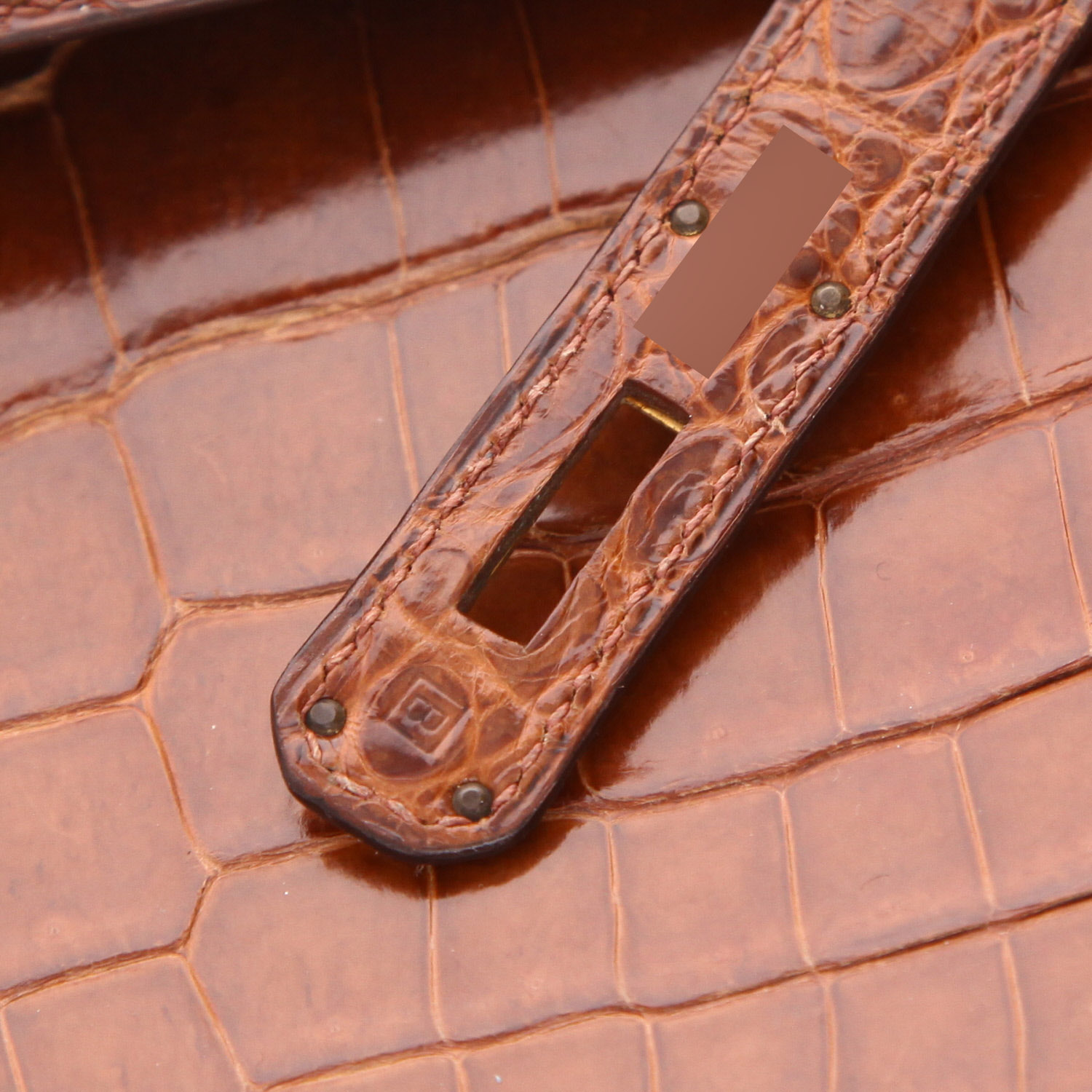 Hermès Kelly 32 cm handbag in honey-brown porosus crocodile leather - Detail D4