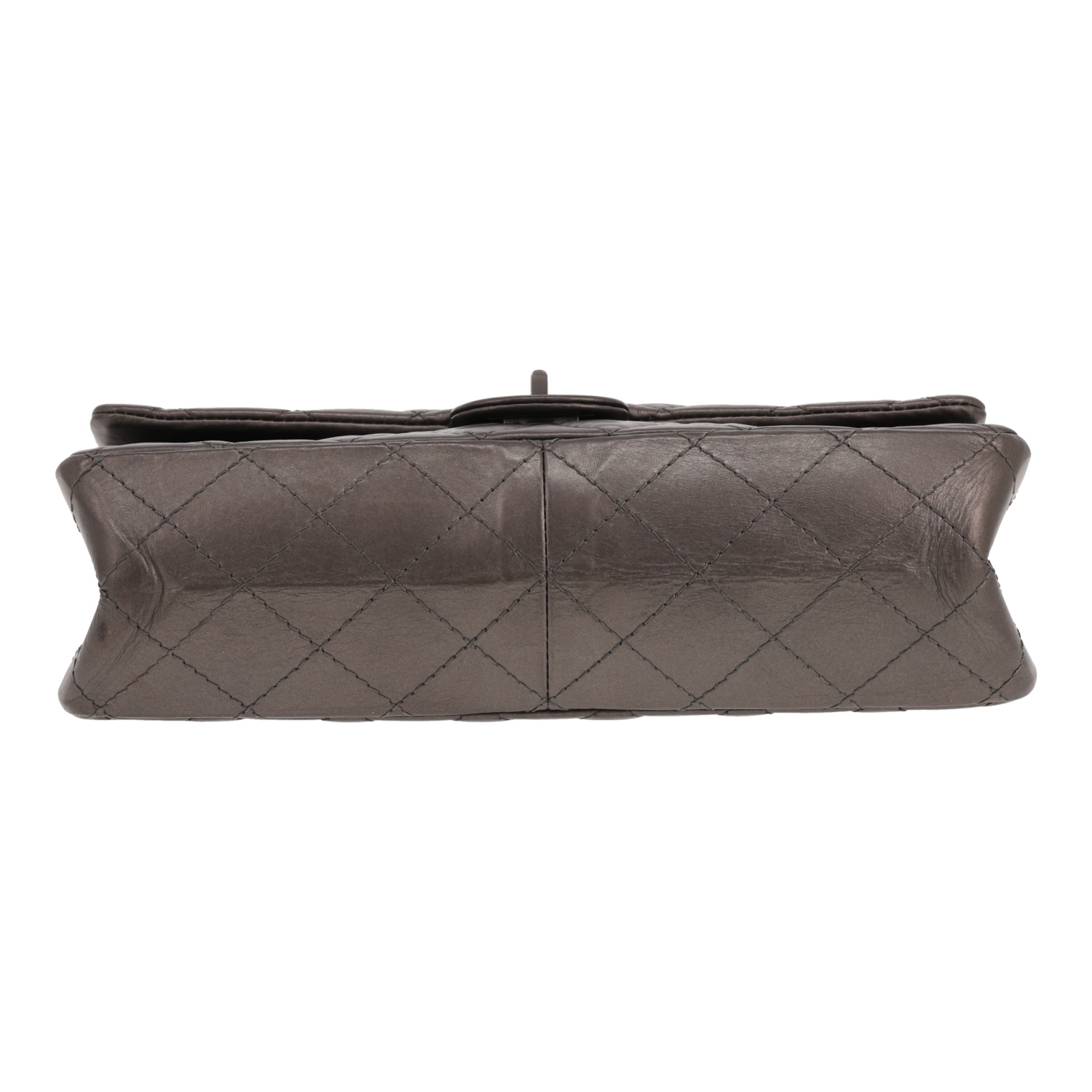 Bolso bandolera Chanel 2.55, modelo grande, de piel acolchada plateada - Detail D1