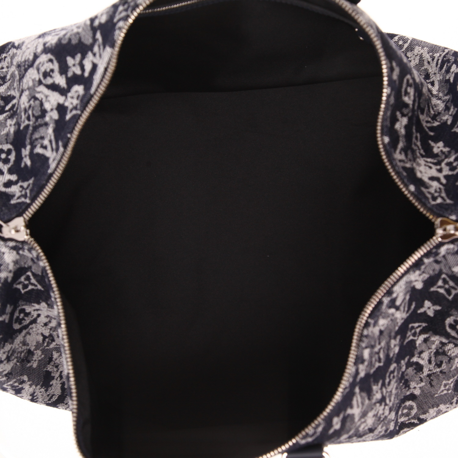 Louis Vuitton Keepall 50 travel bag in grey and blue Monogram Tapestry canvas and Bleu Marine leather - Detail D3