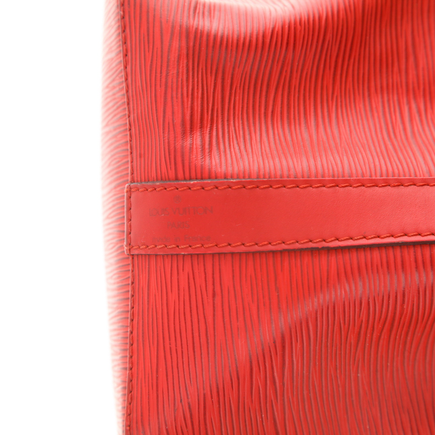 Bolso de mano Louis Vuitton «Petit Noé» de piel Épi roja - Detail D2