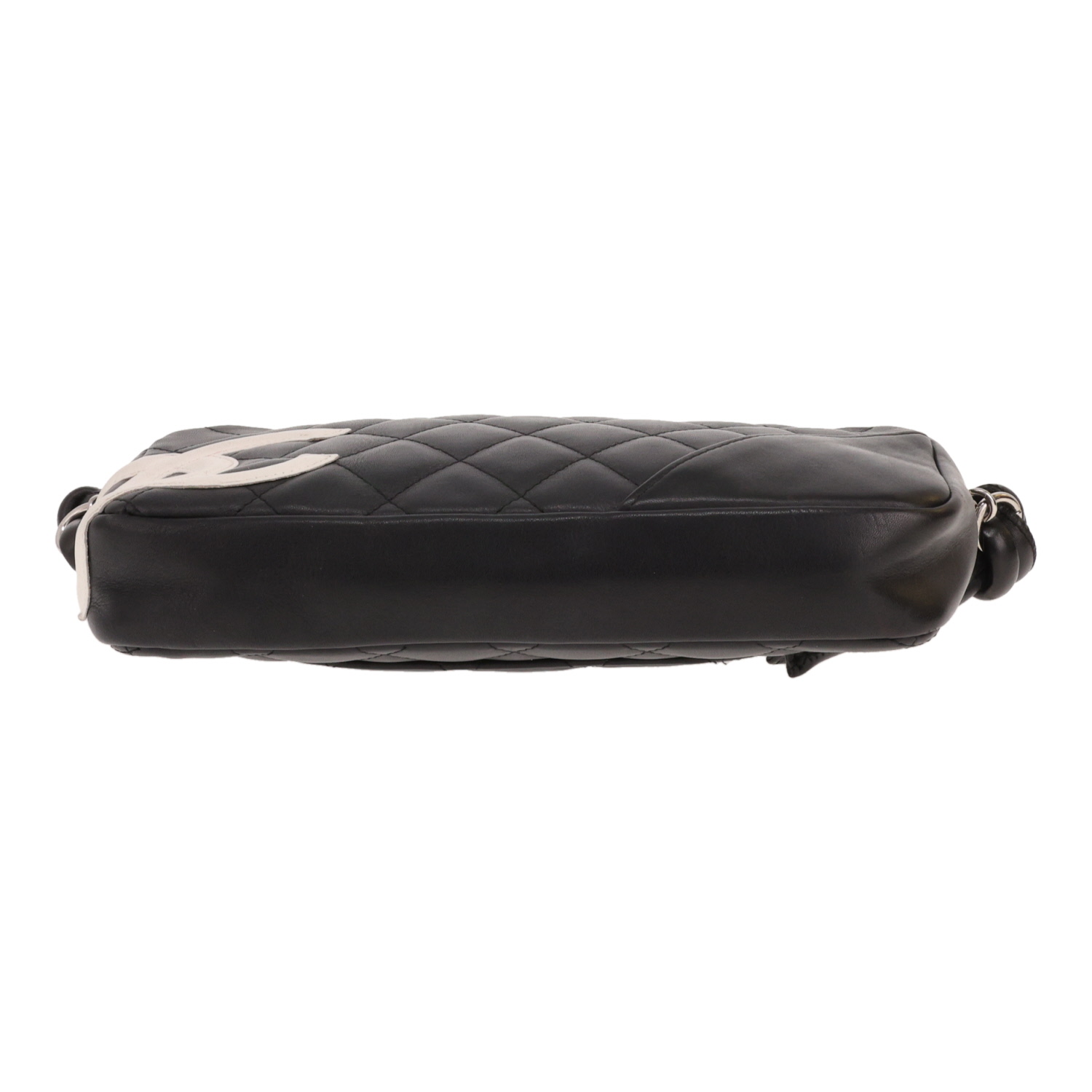 Chanel Cambon shoulder bag or handbag in Noir and Blanc quilted leather - Detail D1