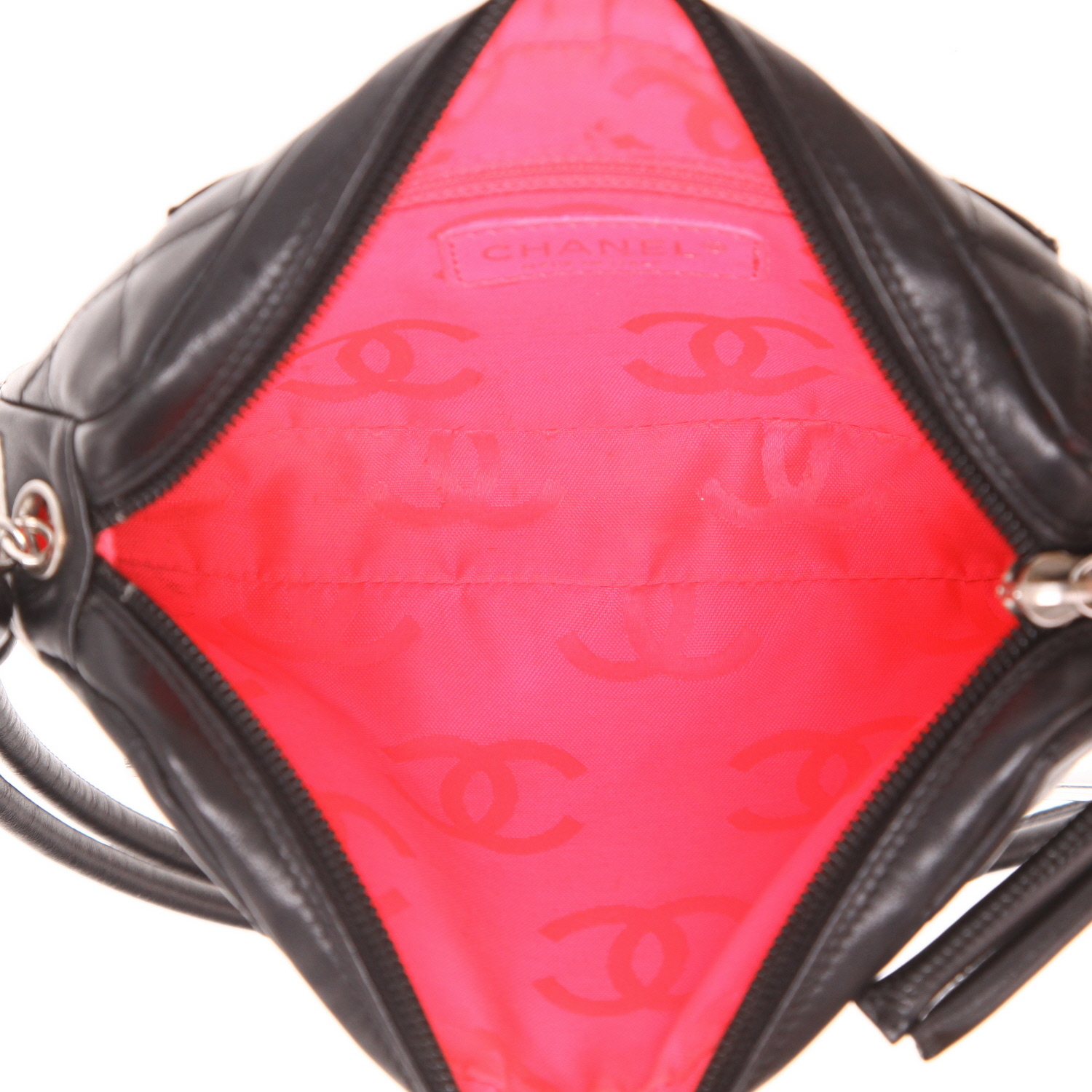 Chanel Cambon shoulder bag or handbag in Noir and Blanc quilted leather - Detail D3