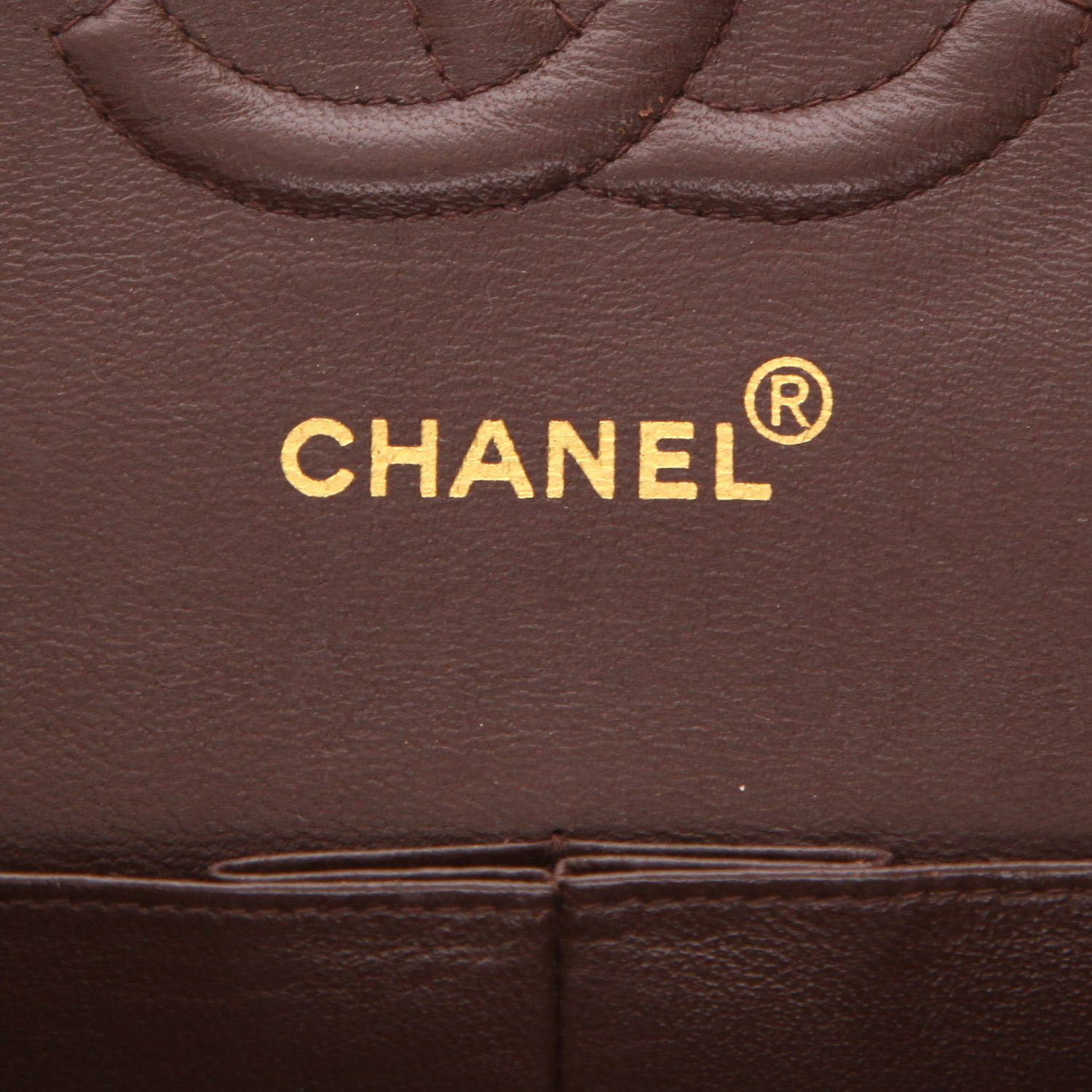 Bolso Chanel «Timeless Classic» de piel acolchada marrón - Detail D2
