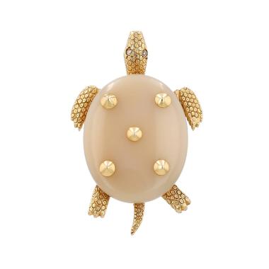 Broche Cartier  en or jaune, calcédoine et diamants