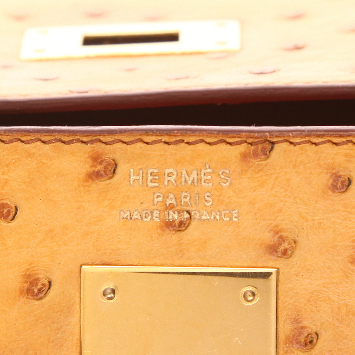 Sac à main Hermès  Kelly 32 cm en autruche gold - Detail D2