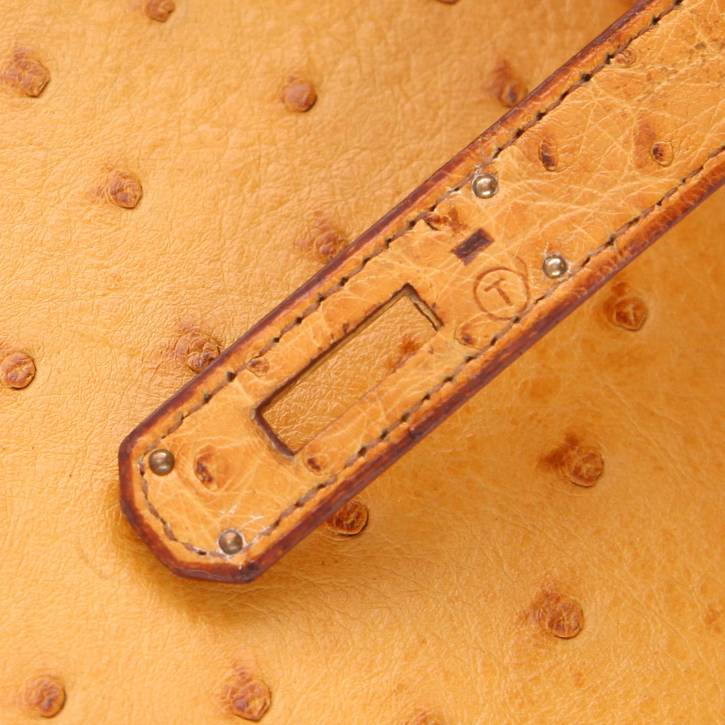 Borsa Hermès Kelly da 32 cm in pelle di struzzo Gold - Detail D4