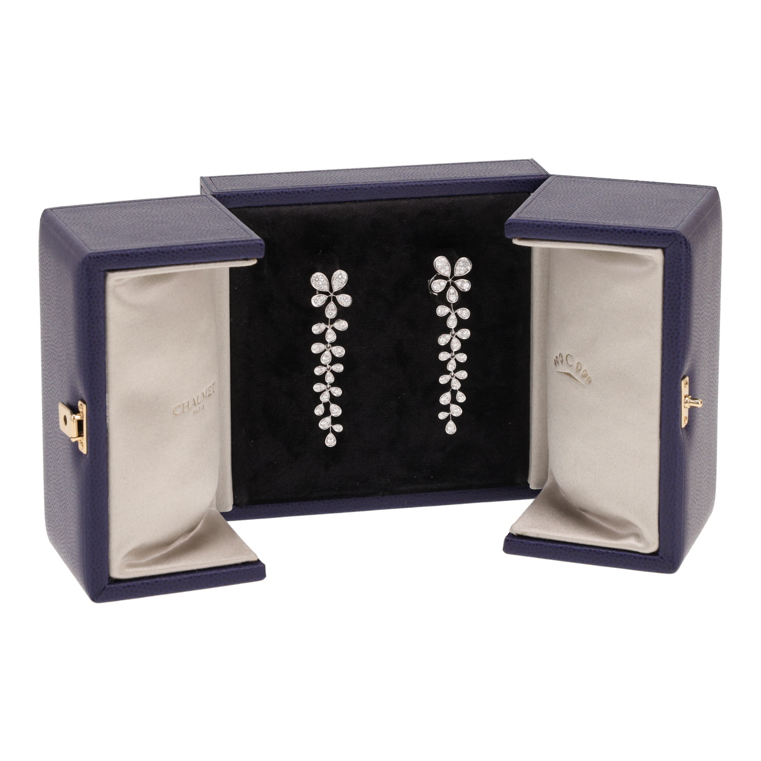 A pair of Chaumet Joséphine Aigrette earrings in white gold and diamonds - Detail D2