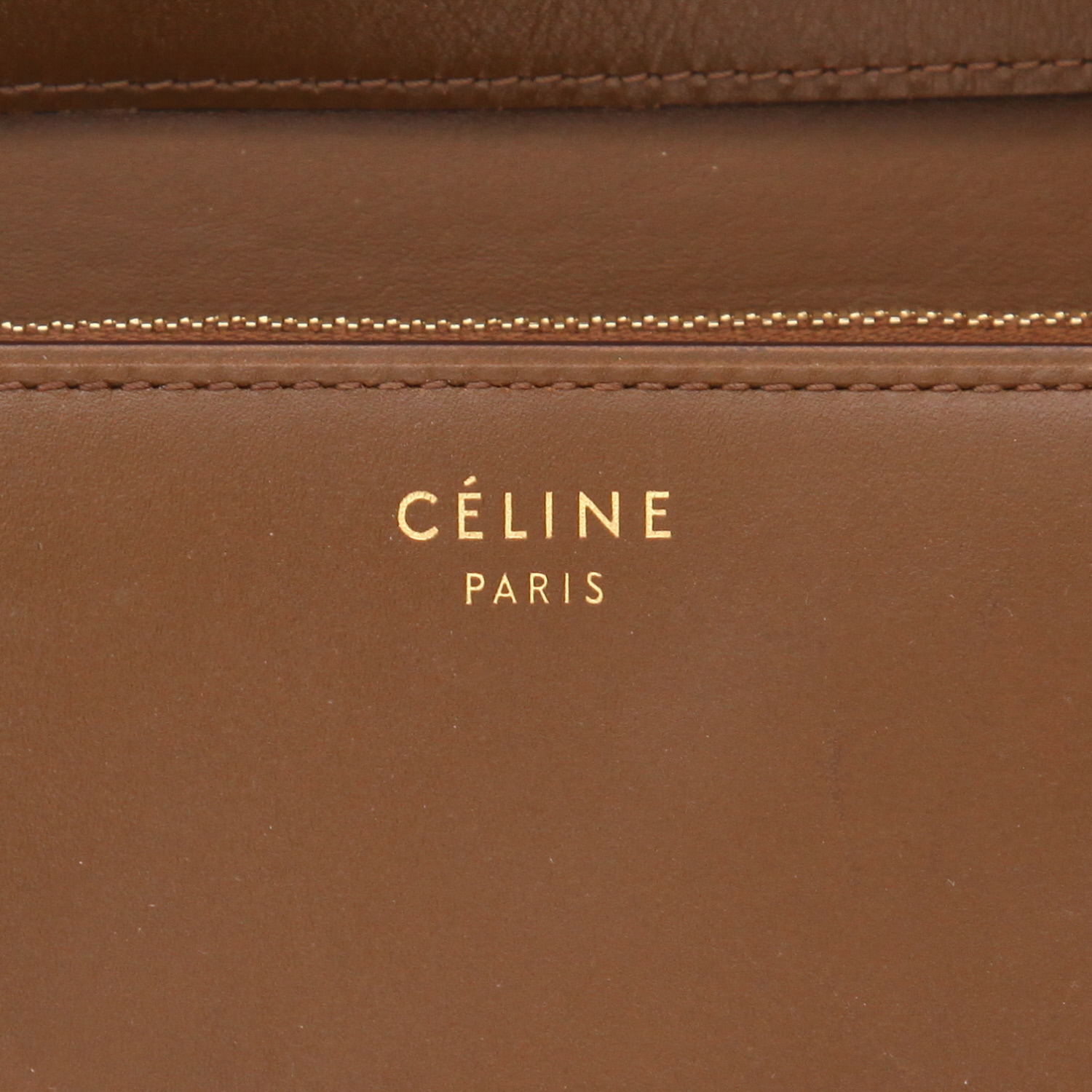 Celine Classic Box shoulder bag in brown leather - Detail D2