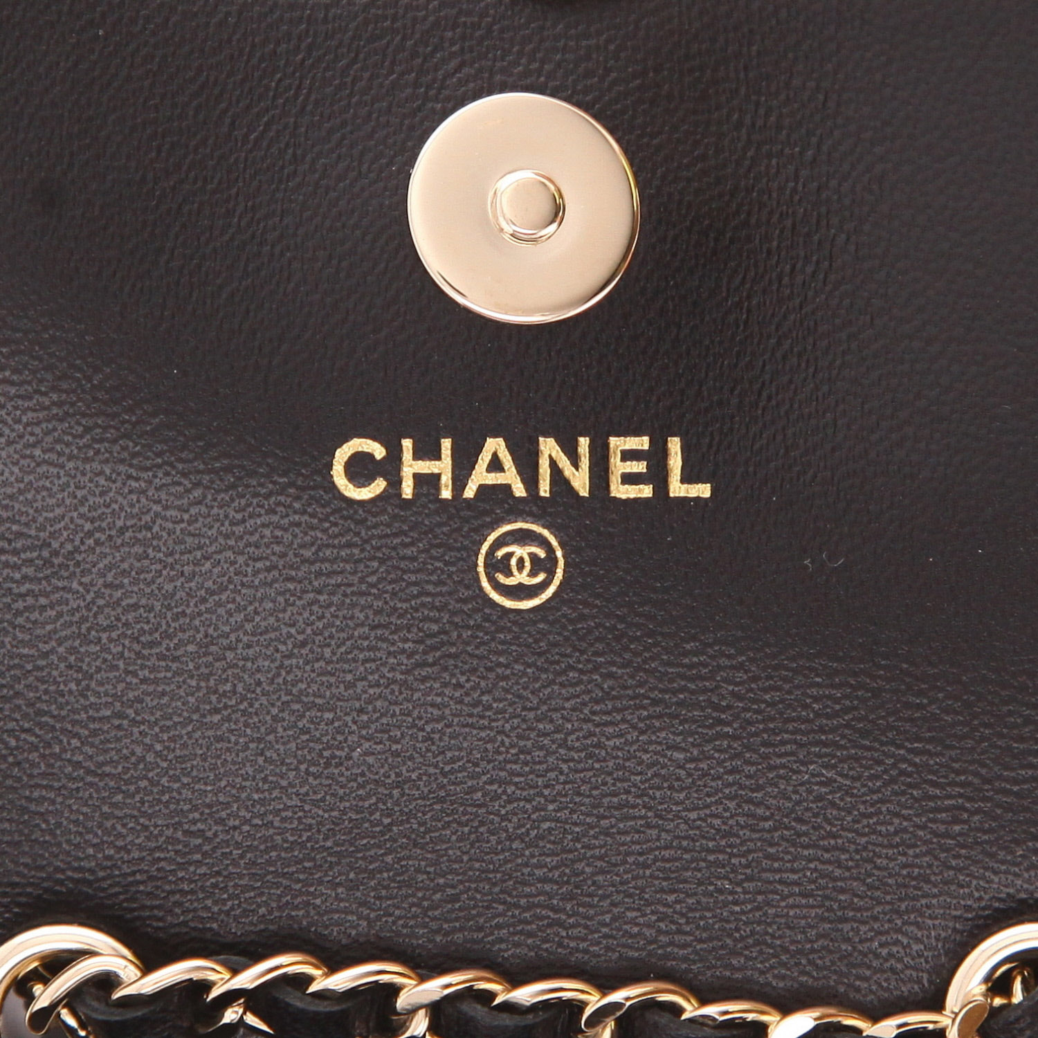 Chanel mini shoulder bag in black quilted leather - Detail D2