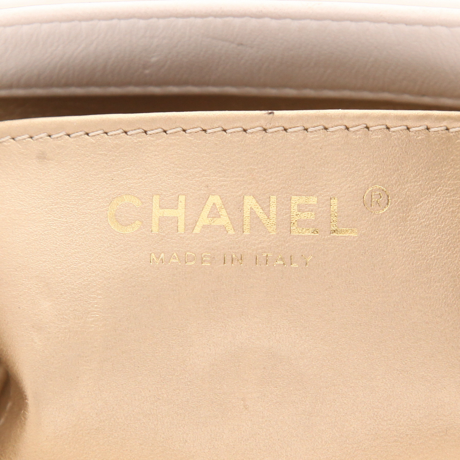Bolso bandolera de Chanel  Bolso con solapa de piel acolchada blanca - Detail D2