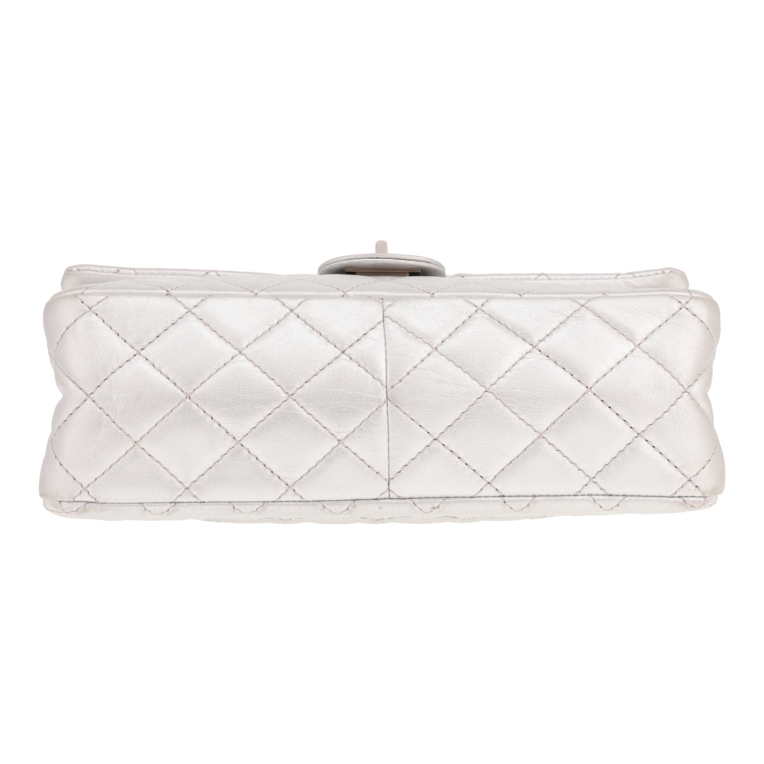 Bolso Chanel  Chanel 2.55 de piel acolchada plateada - Detail D1
