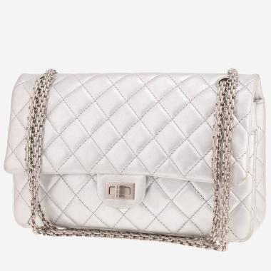 Sac à main Chanel 2.55 en cuir matelassé argenté