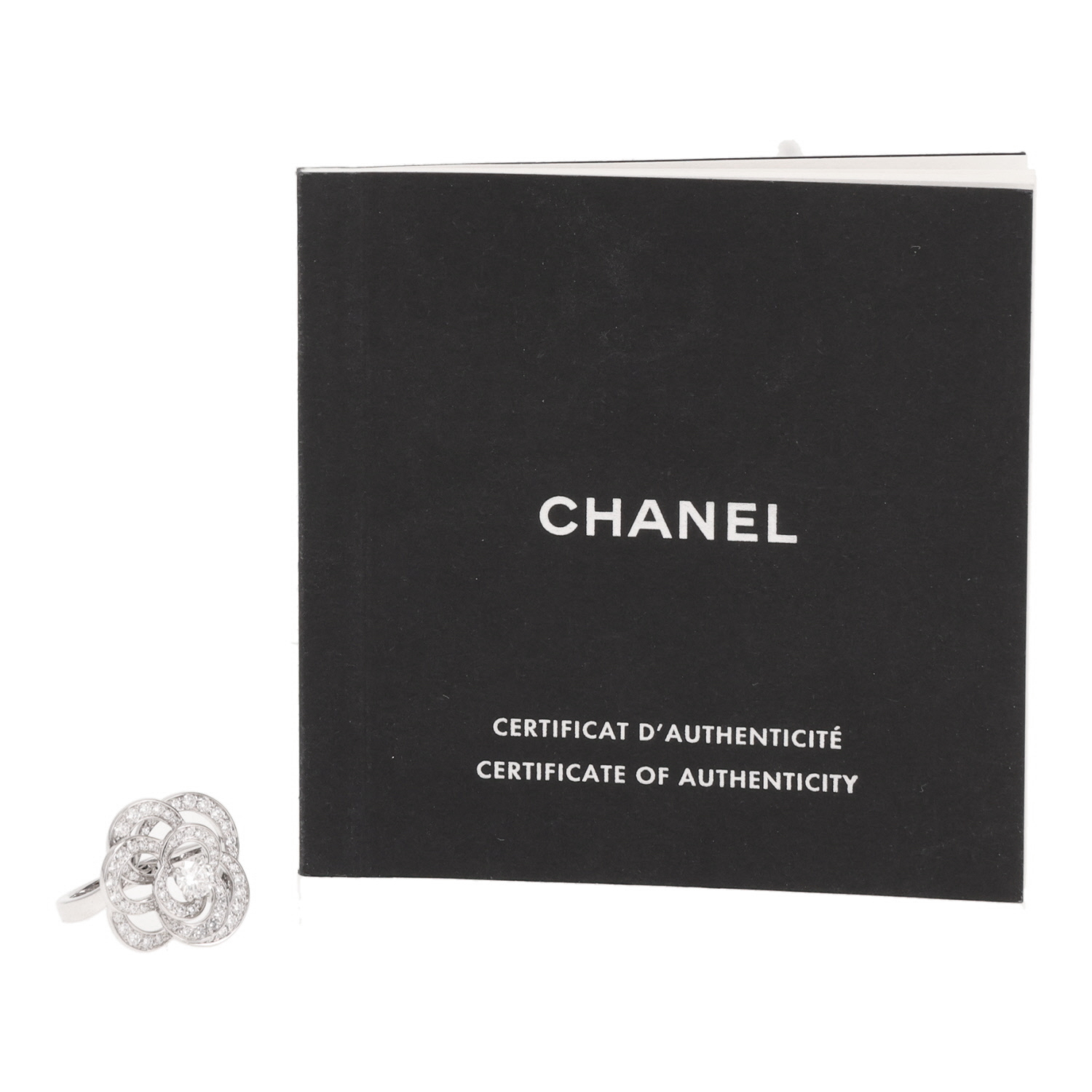 Chanel Fil de Camélia ring, medium model, in white gold and diamonds - Detail D2