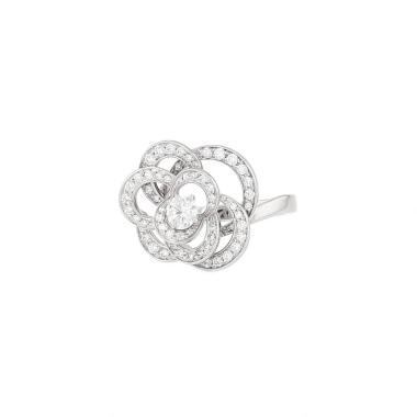 Anillo Chanel «Fil de Camélia», modelo medio, en oro blanco y diamantes