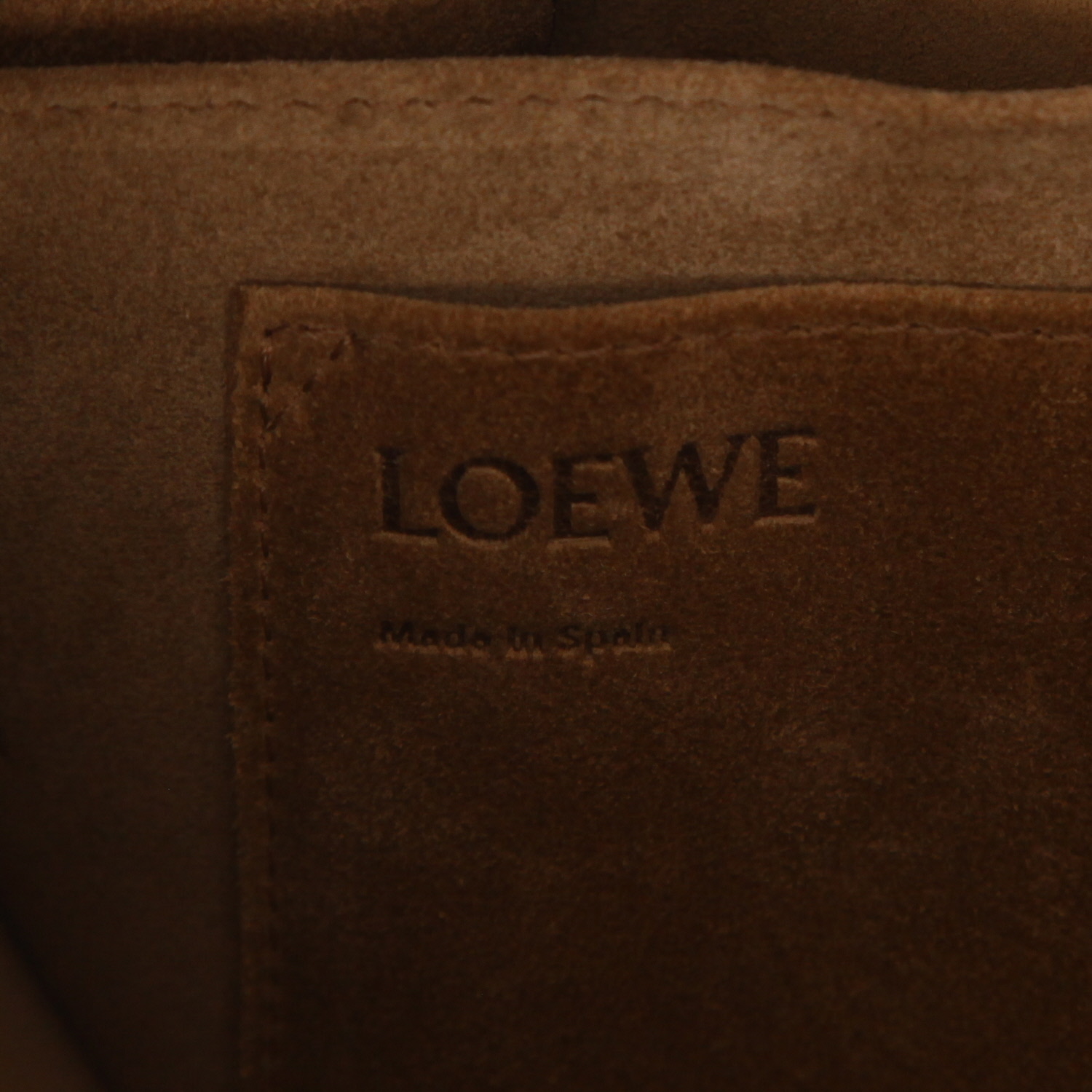 Loewe Gate shoulder bag in khaki-green leather - Detail D2
