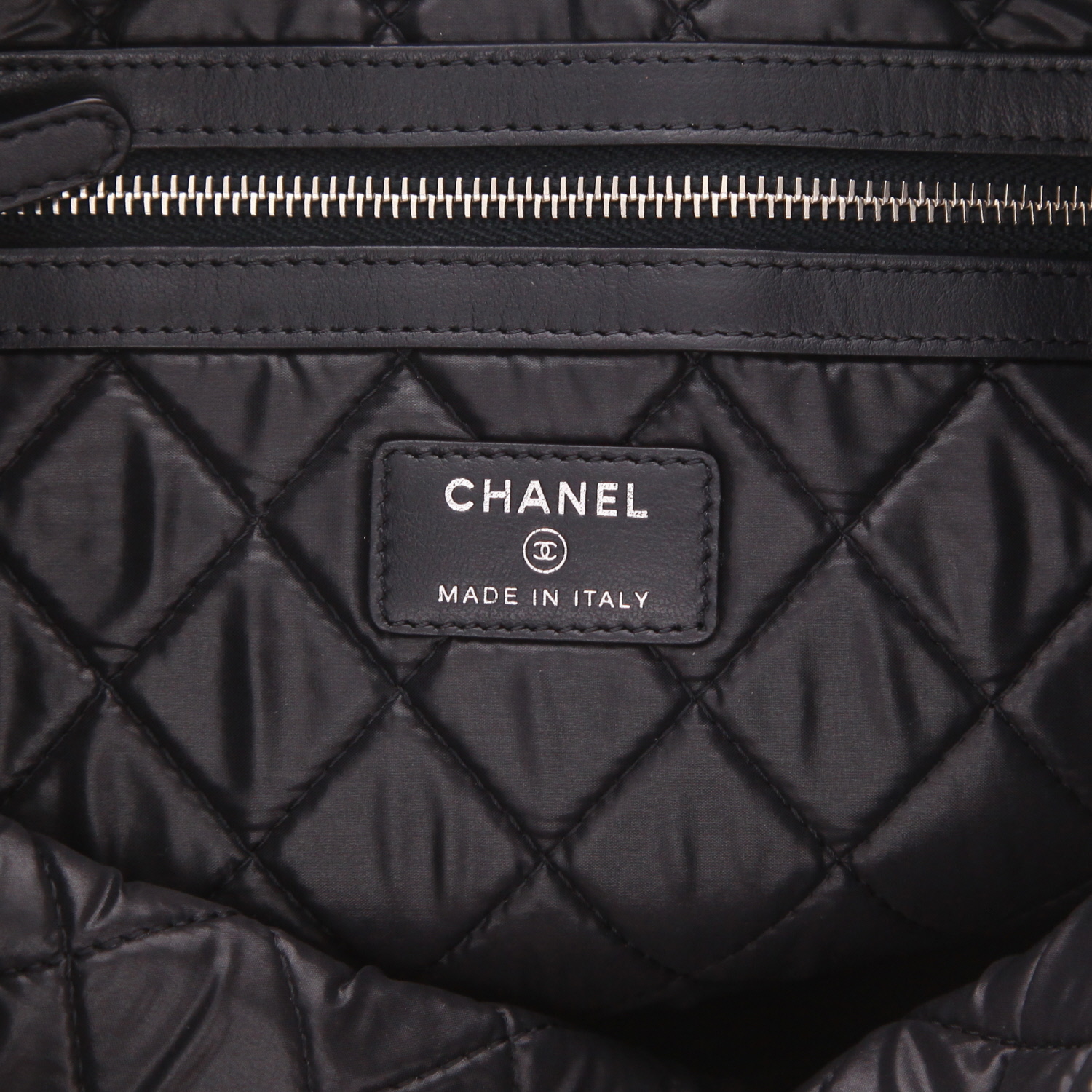 Chanel Deauville clutch bag in beige, red and blue canvas - Detail D2
