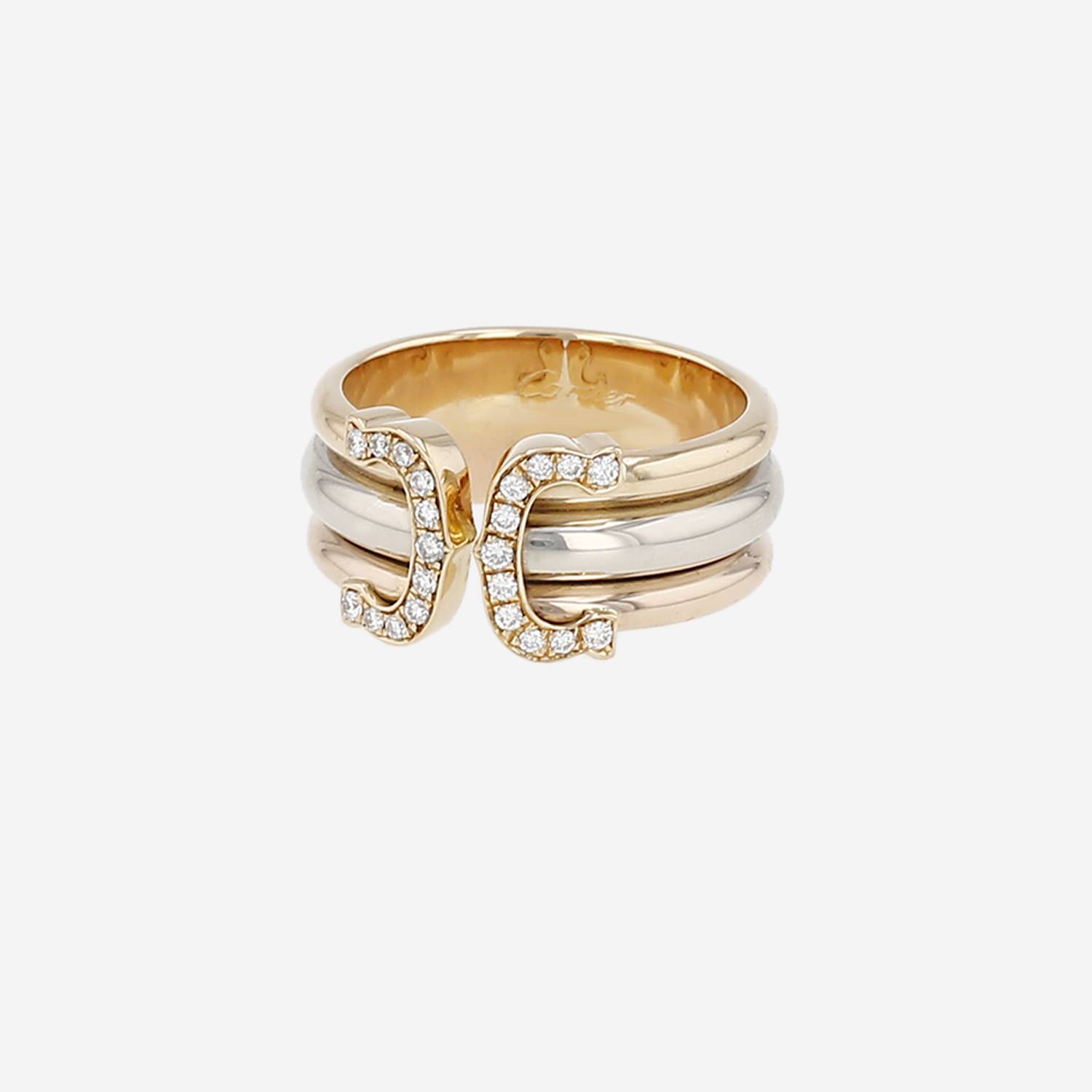 Anillo abierto «C de Cartier» de Cartier en tres tipos de oro y diamantes