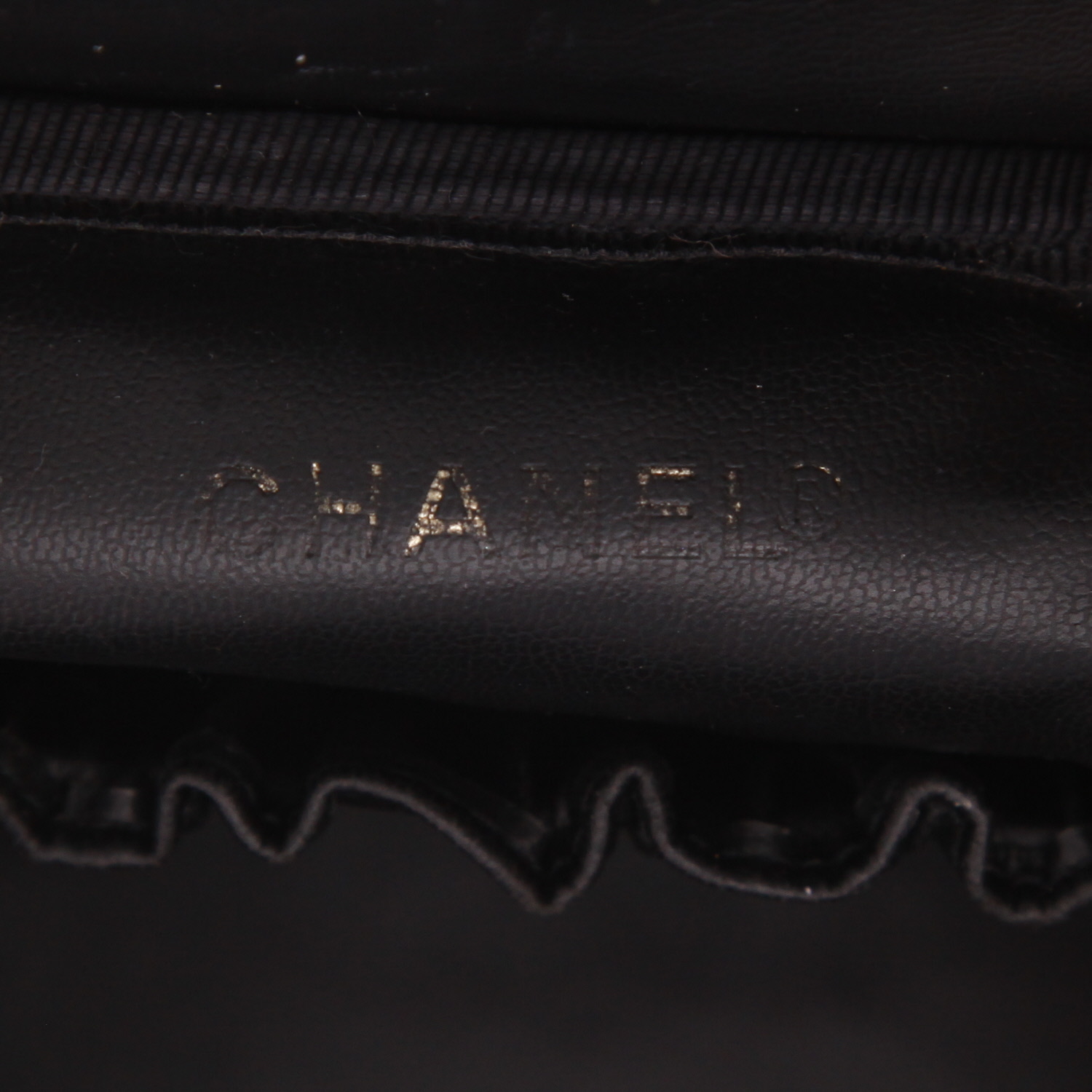 Vanity Chanel  Vanity en cuir grainé noir - Detail D2