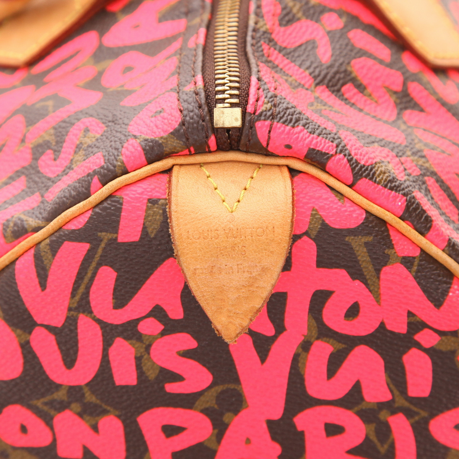 Borsa Louis Vuitton x Stephen Sprouse  Speedy 30 Graffiti in edizione limitata, in tela Monogram marrone e rossa e pelle naturale - Detail D2