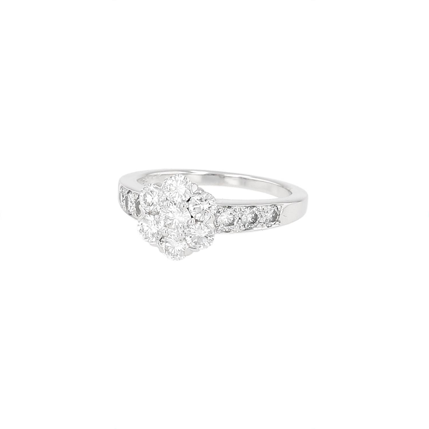 Bague Van Cleef & Arpels Fleurette en or blanc et diamants Bague Van Cleef & Arpels Fleurette en or blanc et diamants