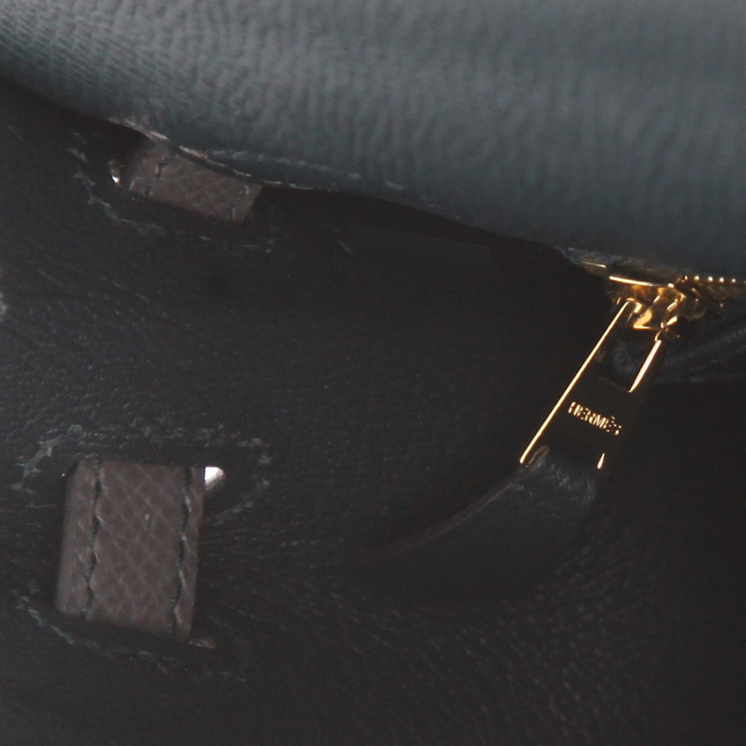 Sac à main Hermès  Kelly 25 cm en cuir epsom Vert Cyprès et Gris Meyer - Detail D4