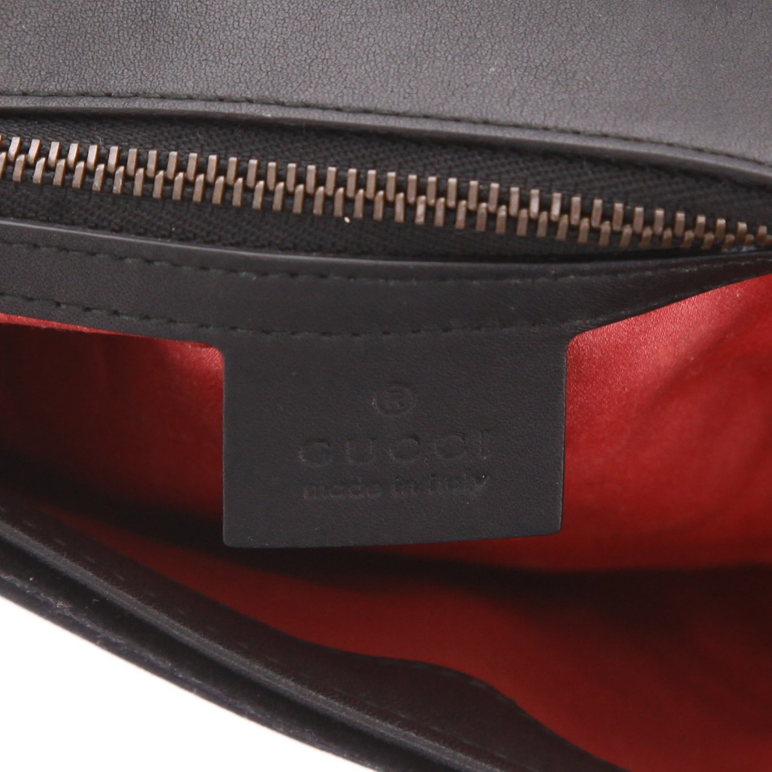 Gucci GG Marmont shoulder bag in black quilted velvet - Detail D2