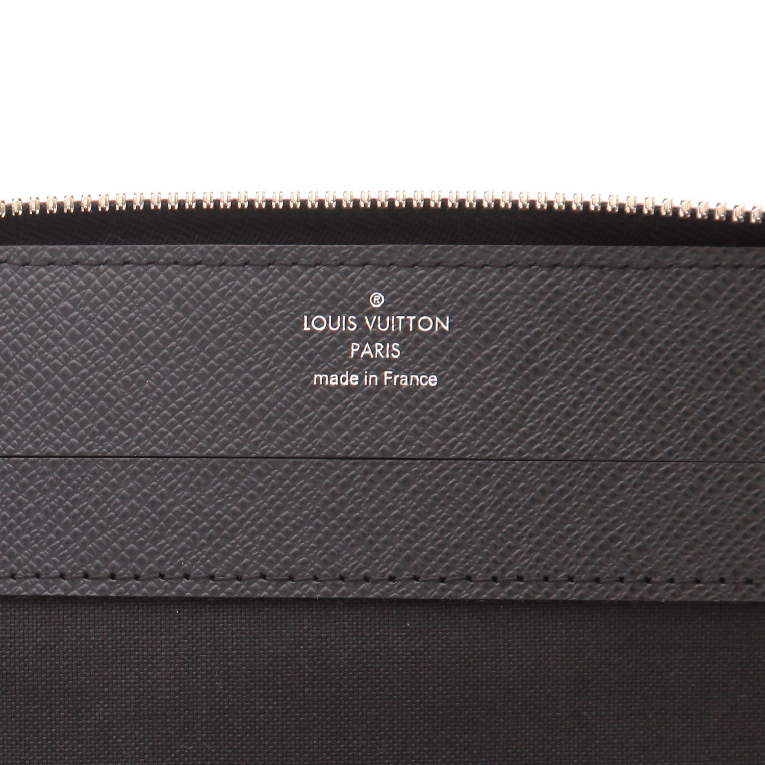 Maletín de Louis Vuitton de piel Taiga Noir - Detail D2