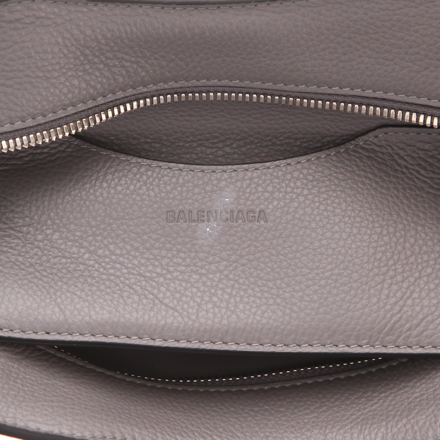 Borsa Balenciaga Neo Classic in pelle grigia - Detail D2