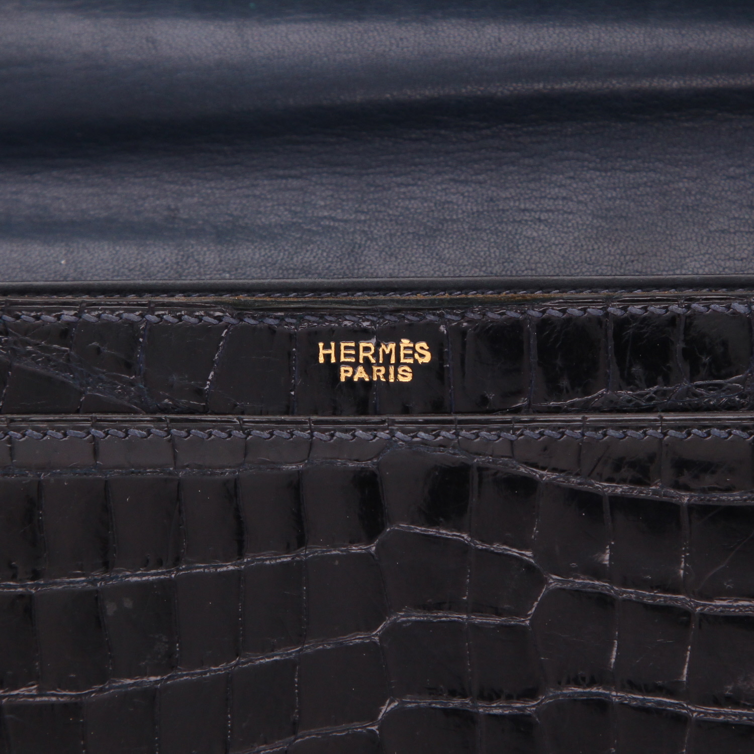 Bolso de mano Hermès «Boutonnière» de cocodrilo Bleu Marine - Detail D2