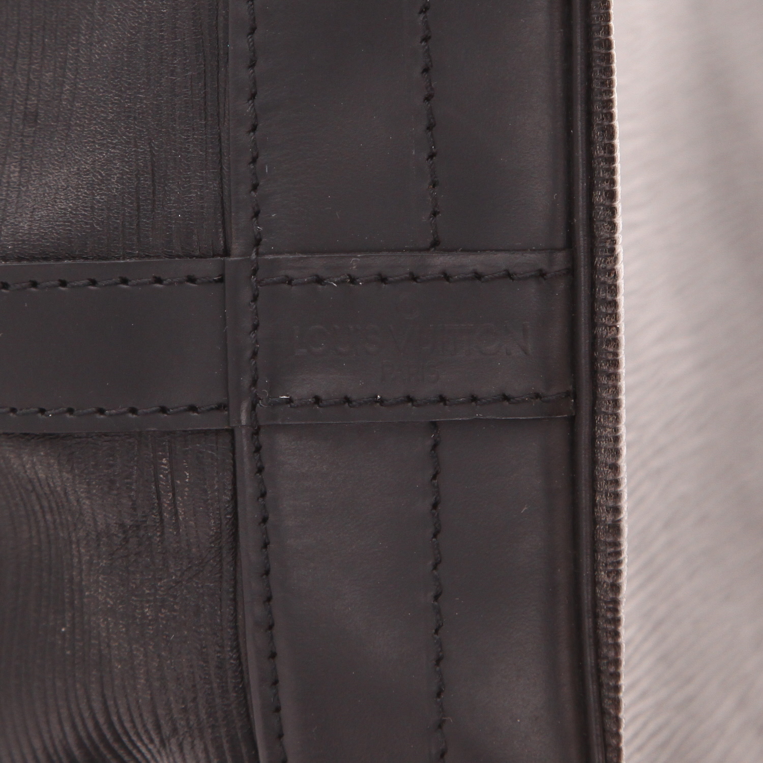 Borsa Louis Vuitton Noé in pelle Épi nera - Detail D2