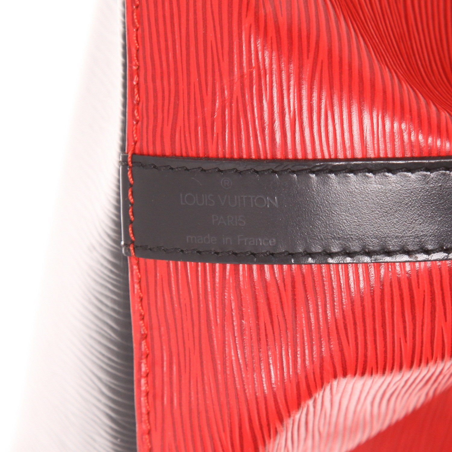 Bolso Louis Vuitton Noé de piel Épi roja y negra - Detail D2