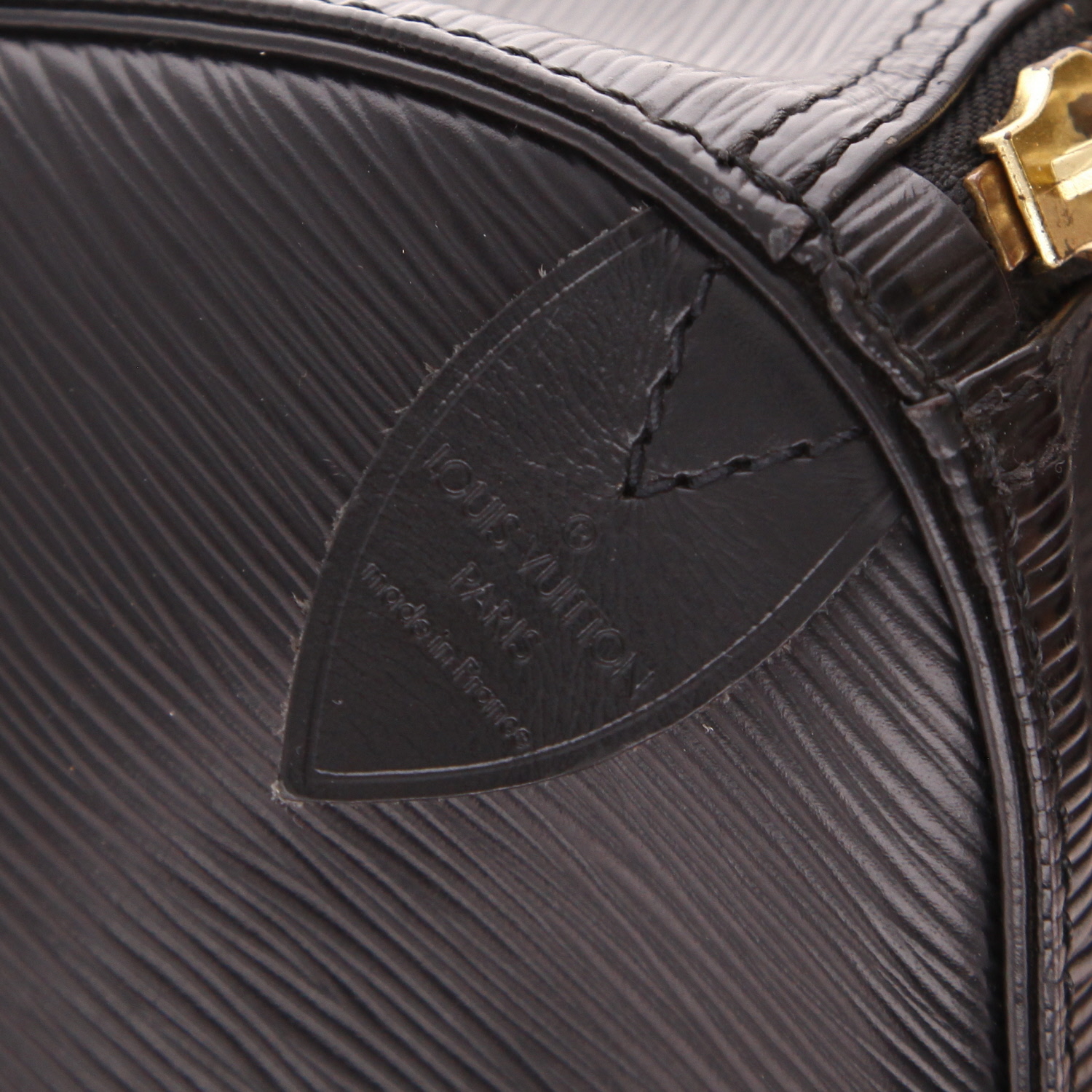 Louis Vuitton Keepall 50 travel bag in Noir Épi leather - Detail D2