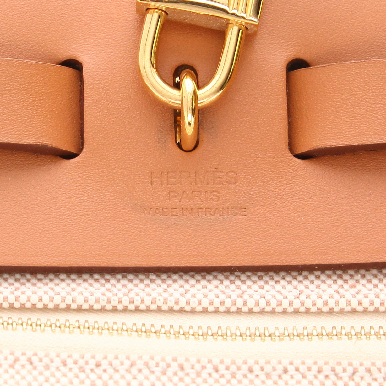 Sac cabas Hermès  Herbag en toile beige et cuir gold - Detail D2