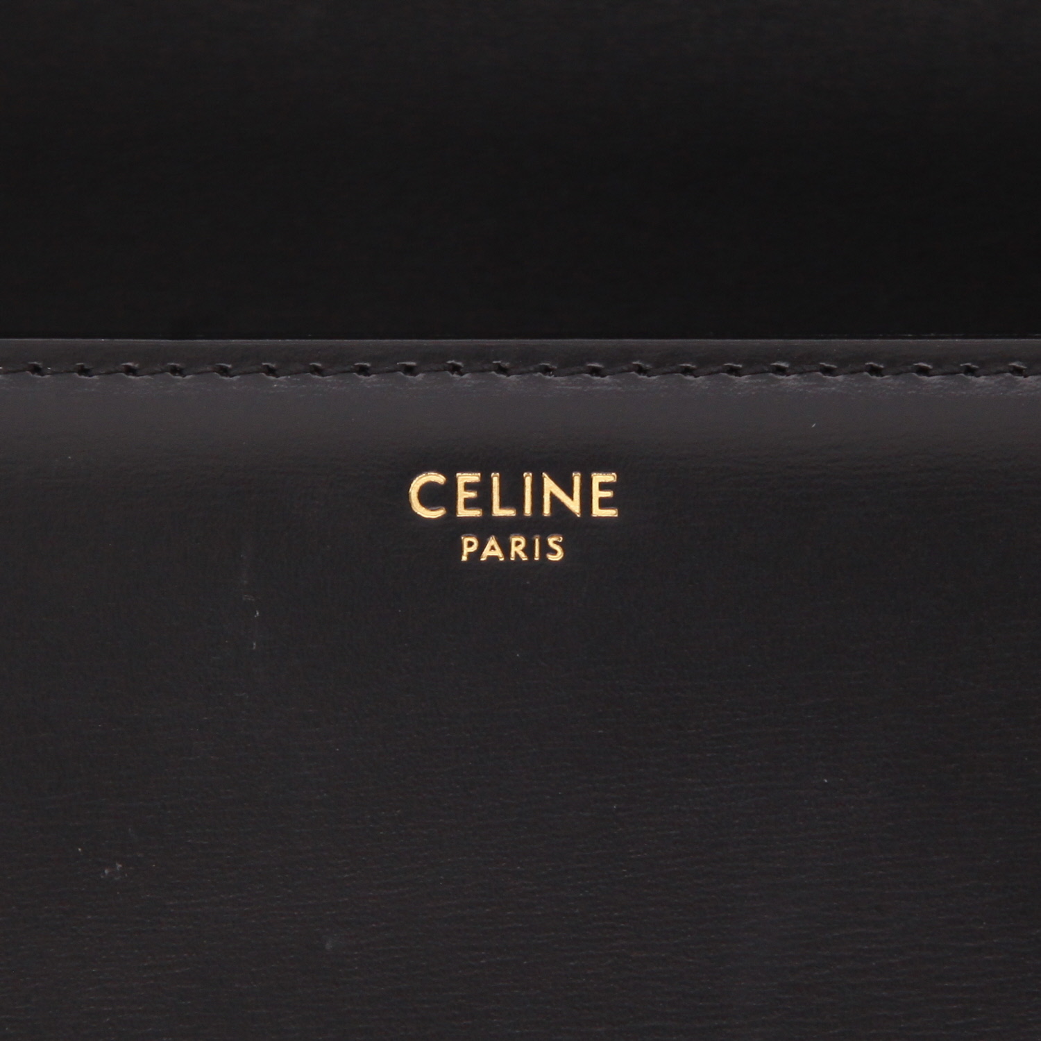 Celine Triomphe shoulder bag in black leather - Detail D2