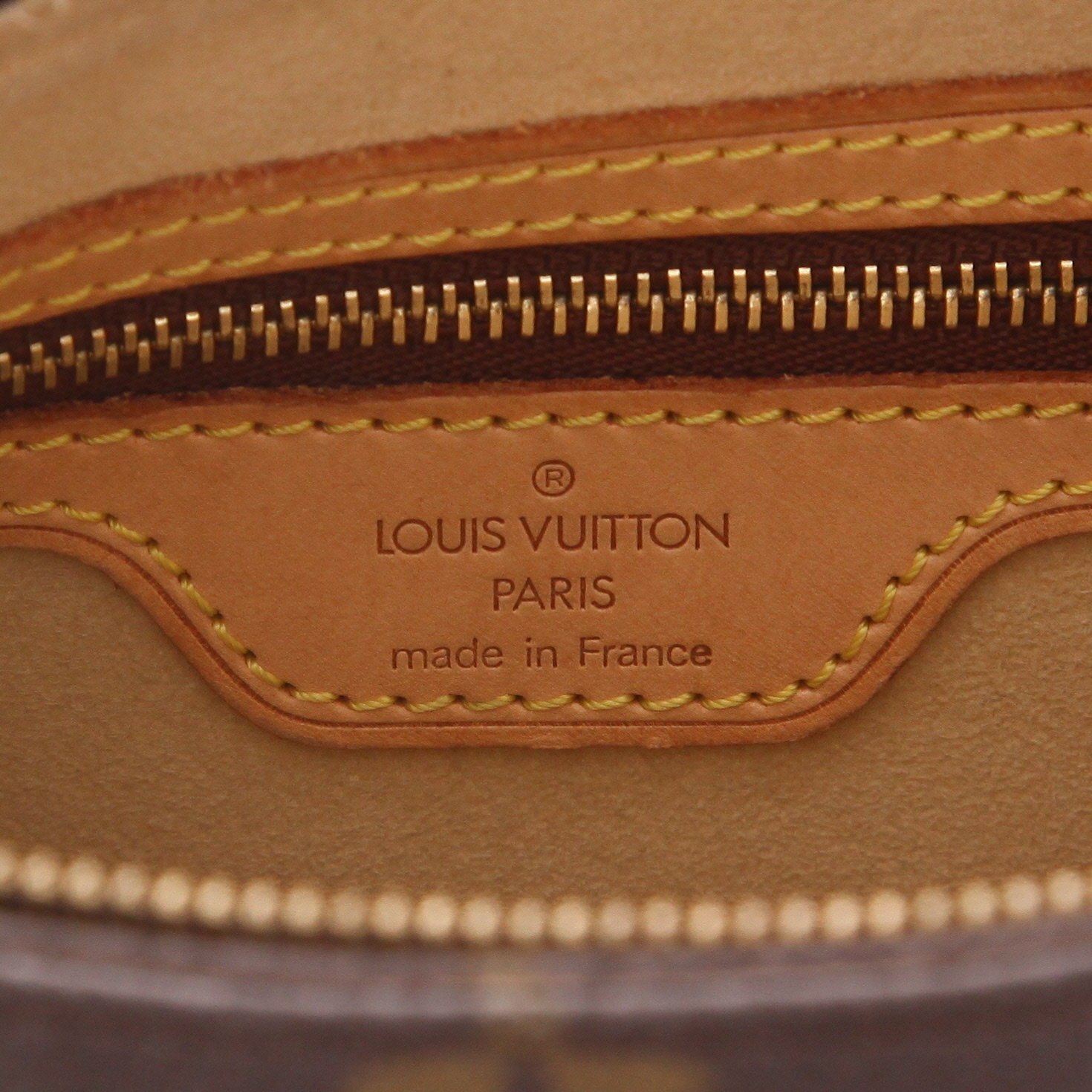 Louis Vuitton Looping handbag in Monogram canvas and natural leather - Detail D2