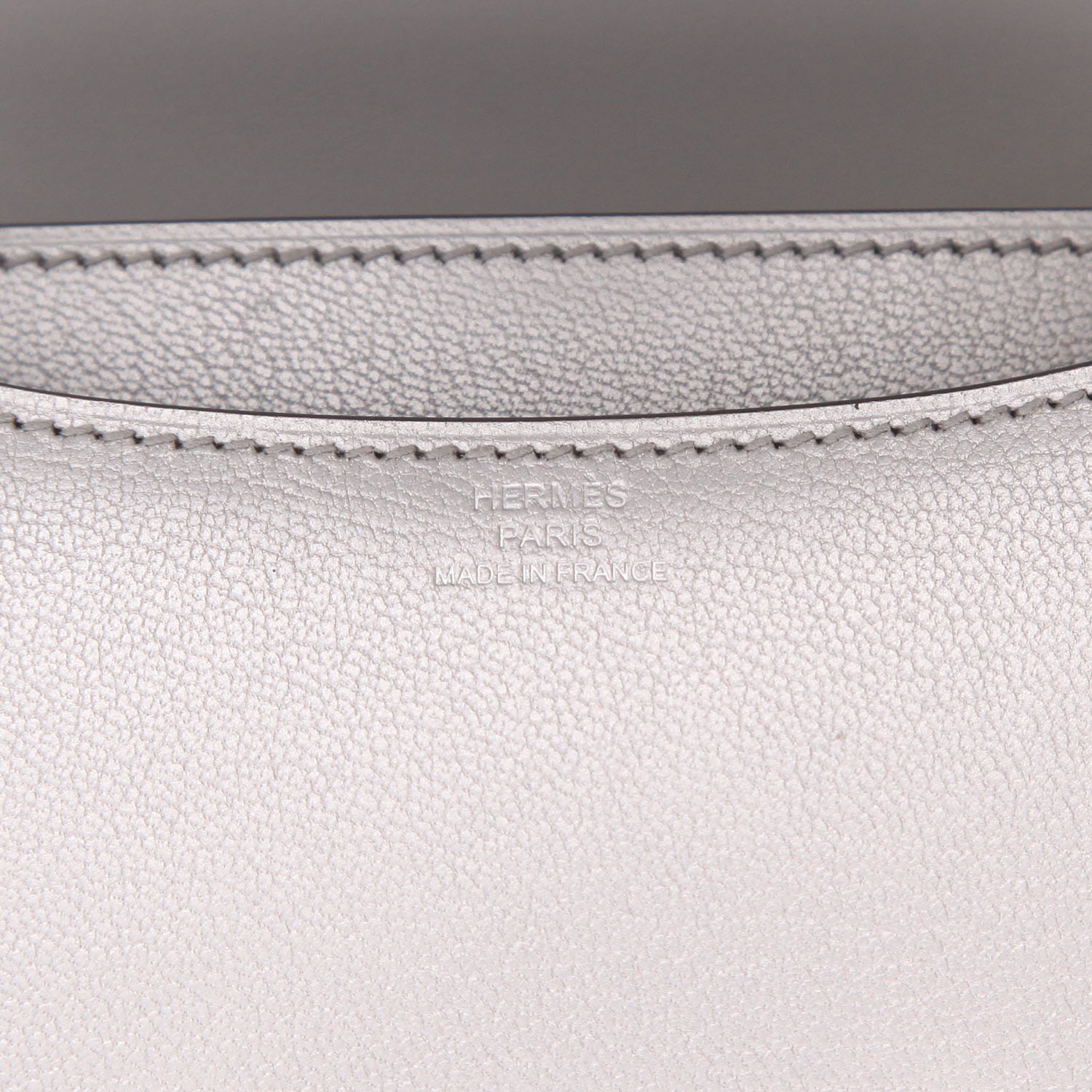 Bolso Hermès «Constance» de piel de cabra plateada - Detail D2