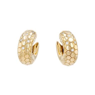 Paire de créoles années 1980 O.J. Perrin  en or jaune et diamants