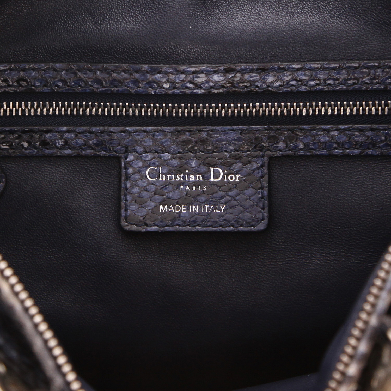 Sac à main Dior  Lady Dior en python dégradé bleu et beige - Detail D2