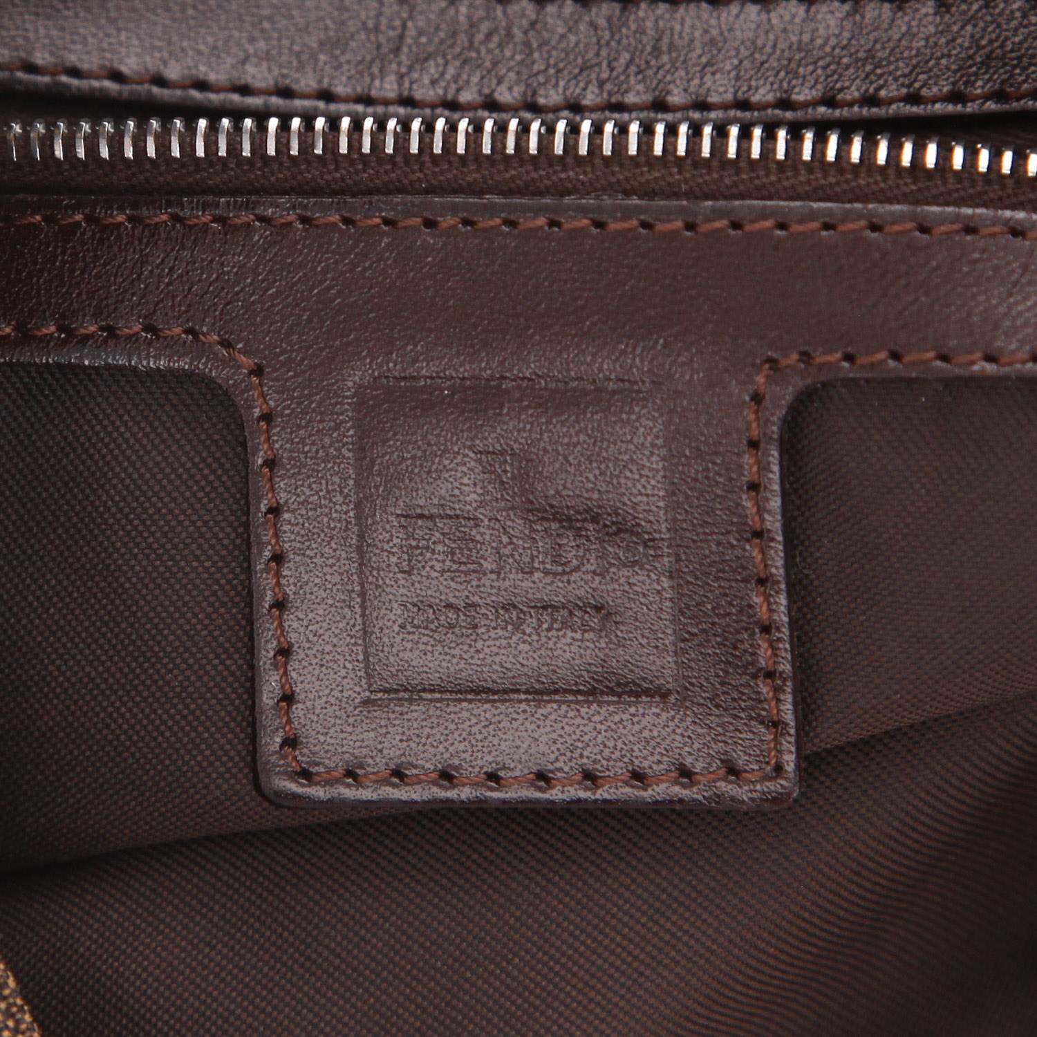 Borsa Fendi Mamma Baguette in tela marrone con logo e pelle marrone - Detail D2