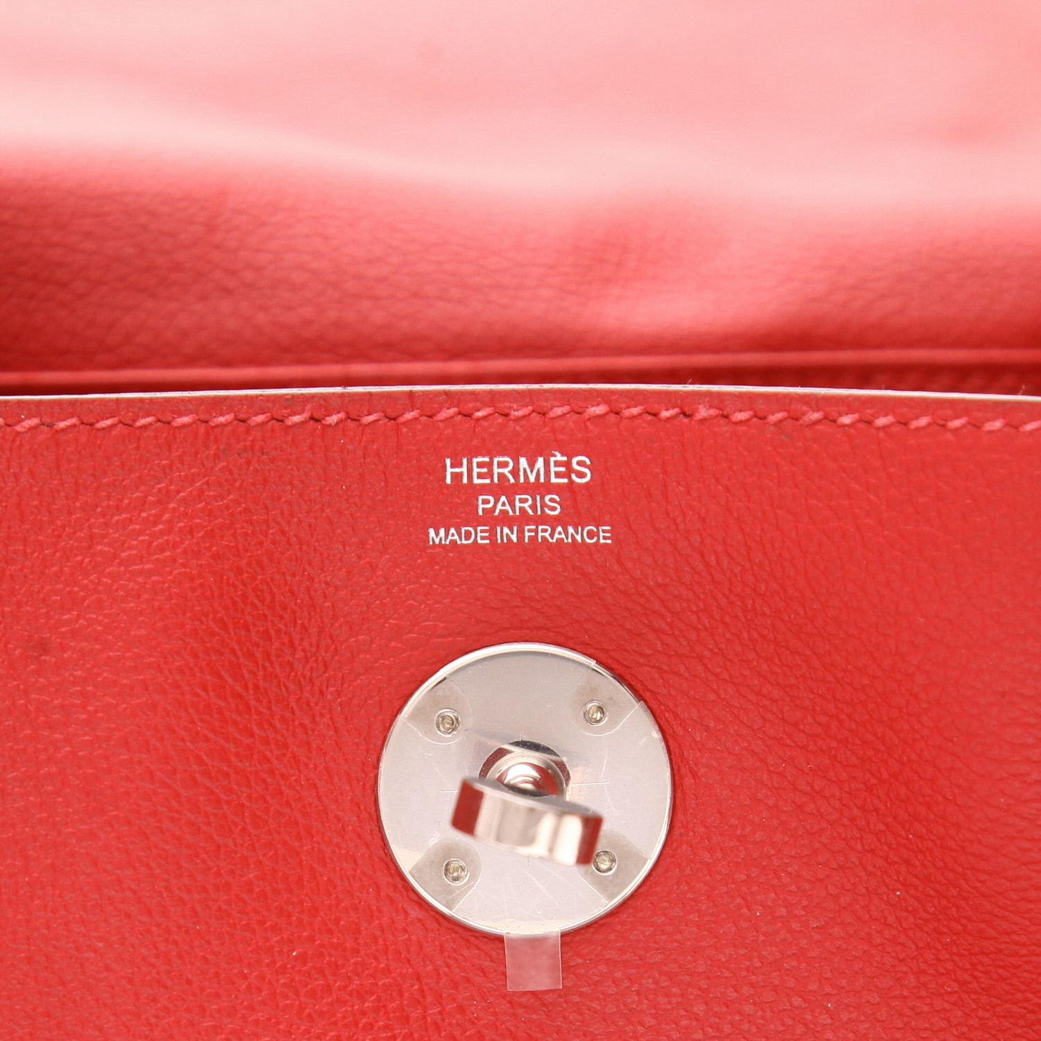 Hermès Lindy 26 cm handbag in red Evercolour leather - Detail D2