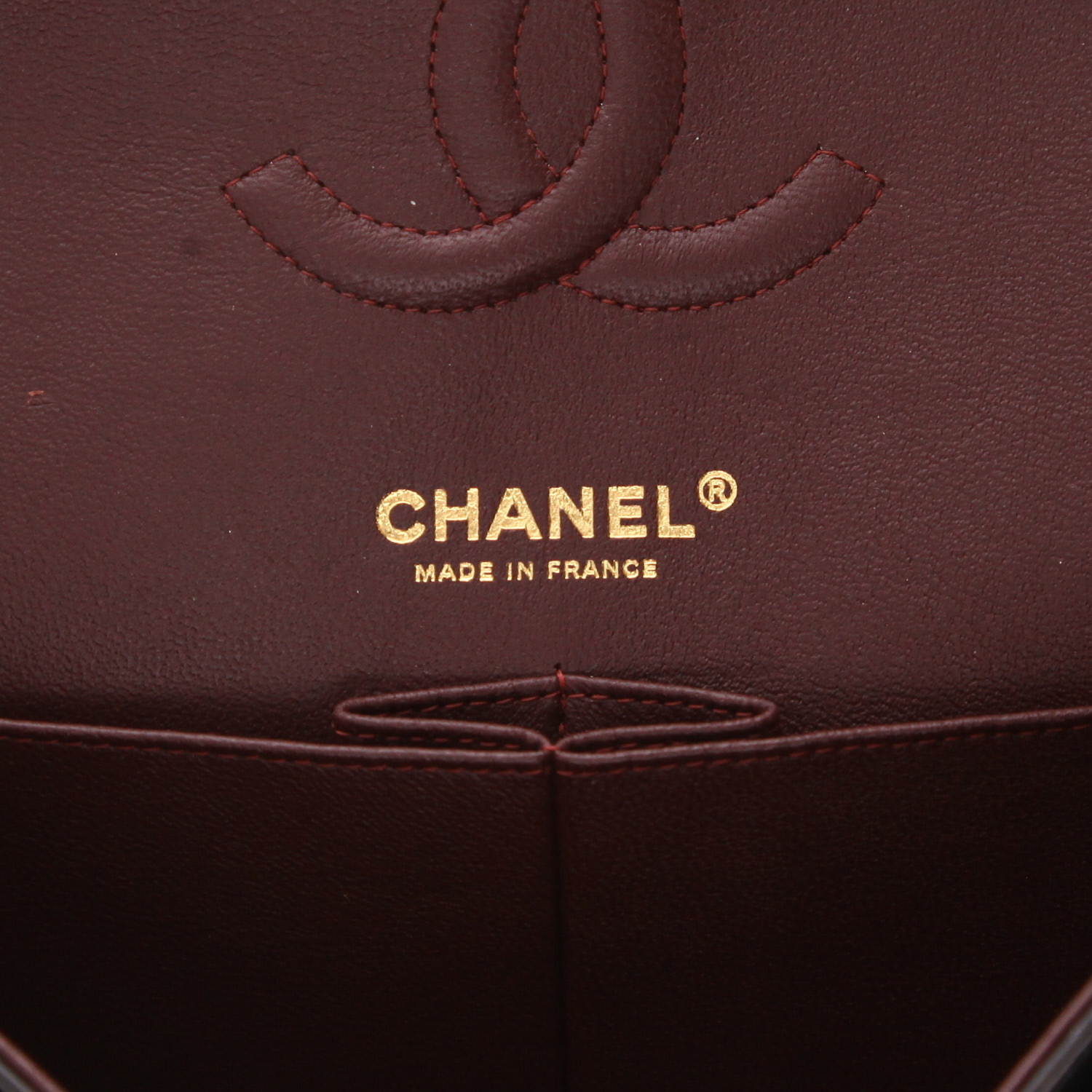 Chanel Timeless Classic handbag in black quilted leather - Detail D2
