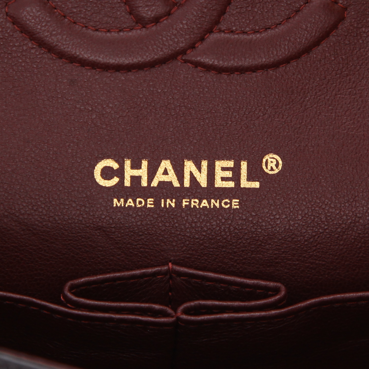 Chanel Timeless Classic handbag in black quilted leather - Detail D2