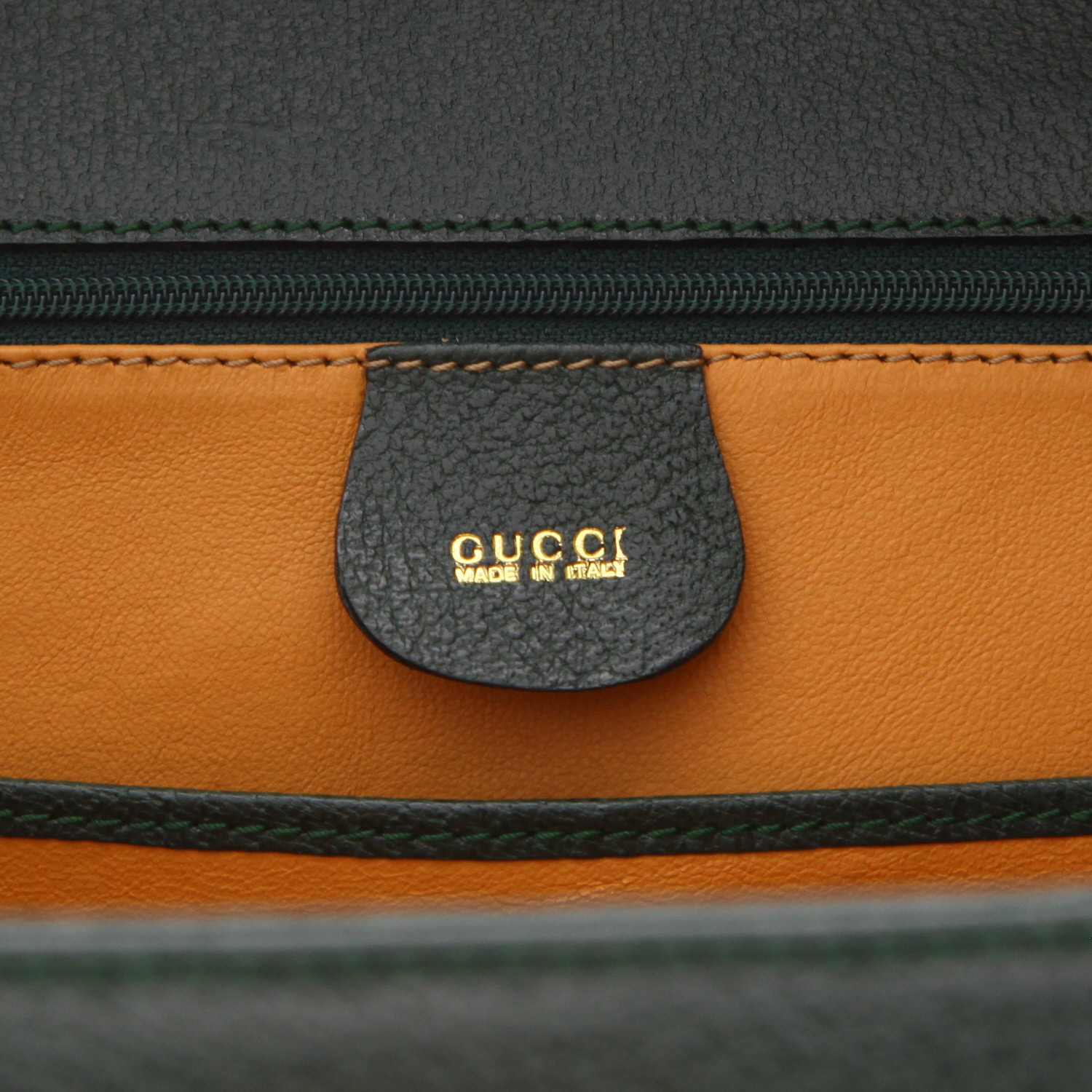 Gucci Bamboo handbag in green grained leather - Detail D2
